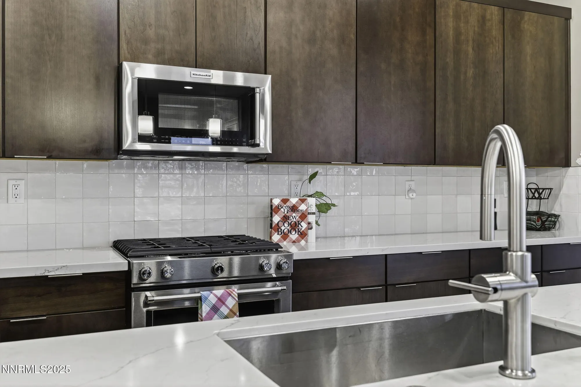 Property Slideshow image 24 of 51 | 7317 oakmont ln, Sparks, NV, 89436