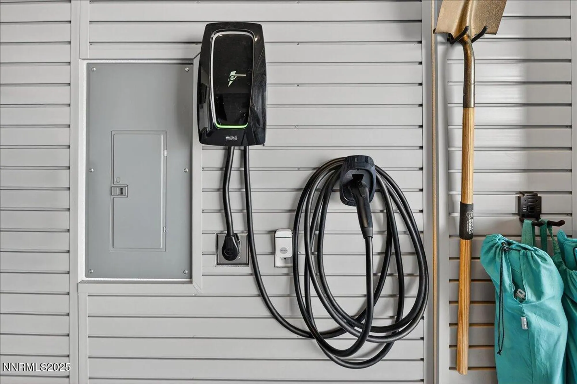 Property Slideshow image 24 of 39 | 2160 woodhouse dr, Reno, NV, 89521