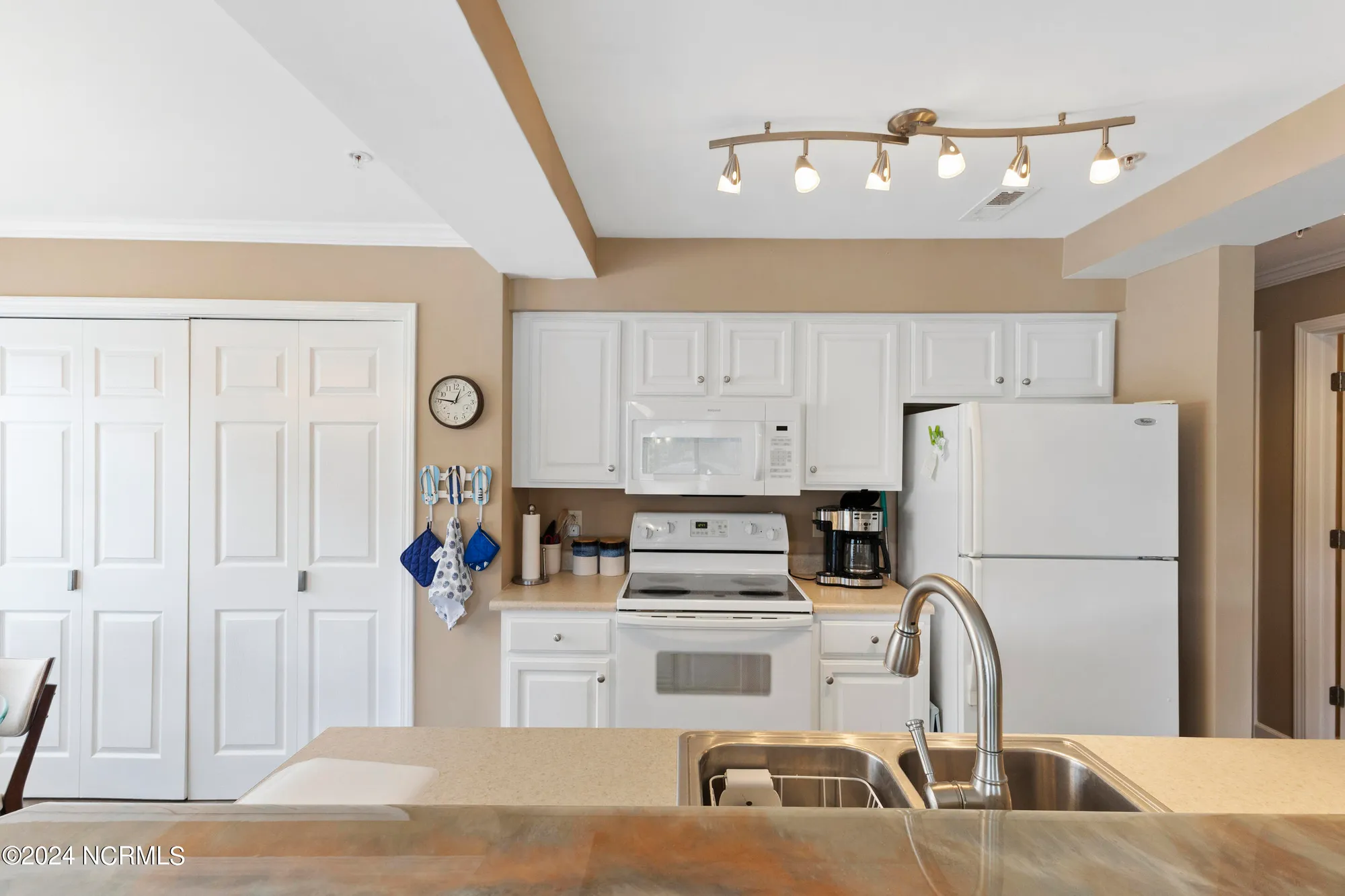 Property Slideshow image 7 of 36 | 1215 n middleton dr 2406, Calabash, NC, 28467