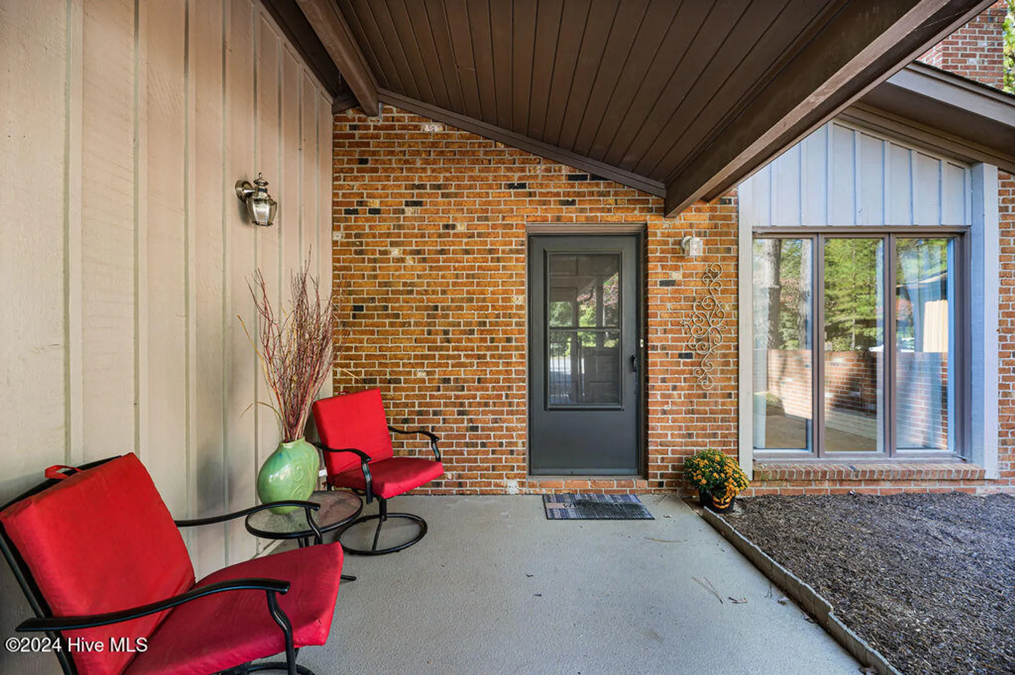 Property Slideshow image 2 of 37 | 201 bentwood ln, Southern Pines, NC, 28387