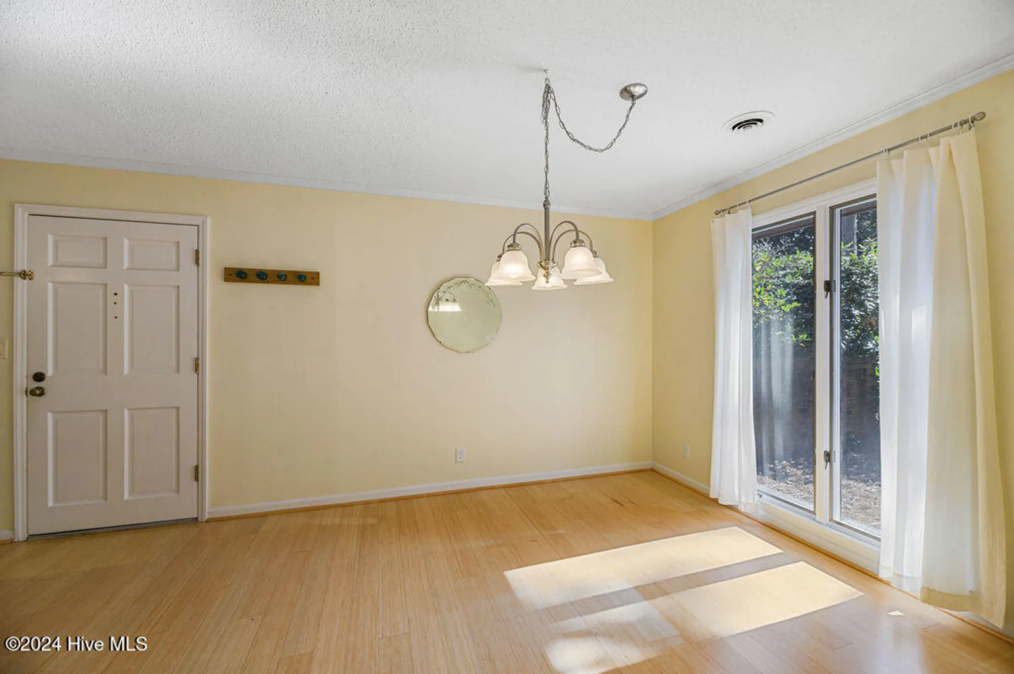 Property Slideshow image 6 of 37 | 201 bentwood ln, Southern Pines, NC, 28387
