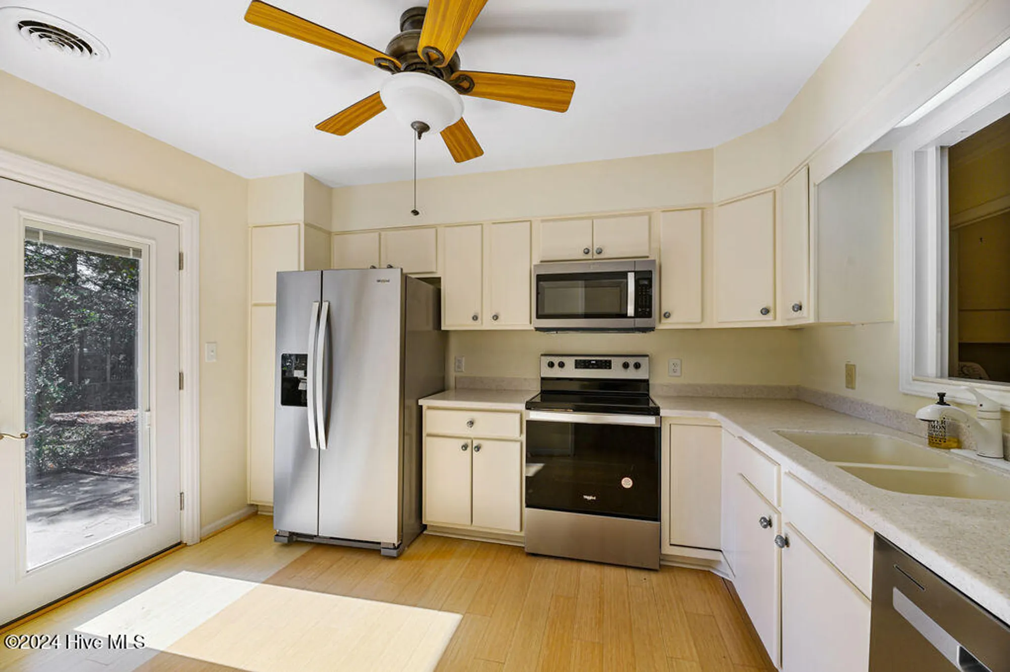 Property Slideshow image 8 of 37 | 201 bentwood ln, Southern Pines, NC, 28387