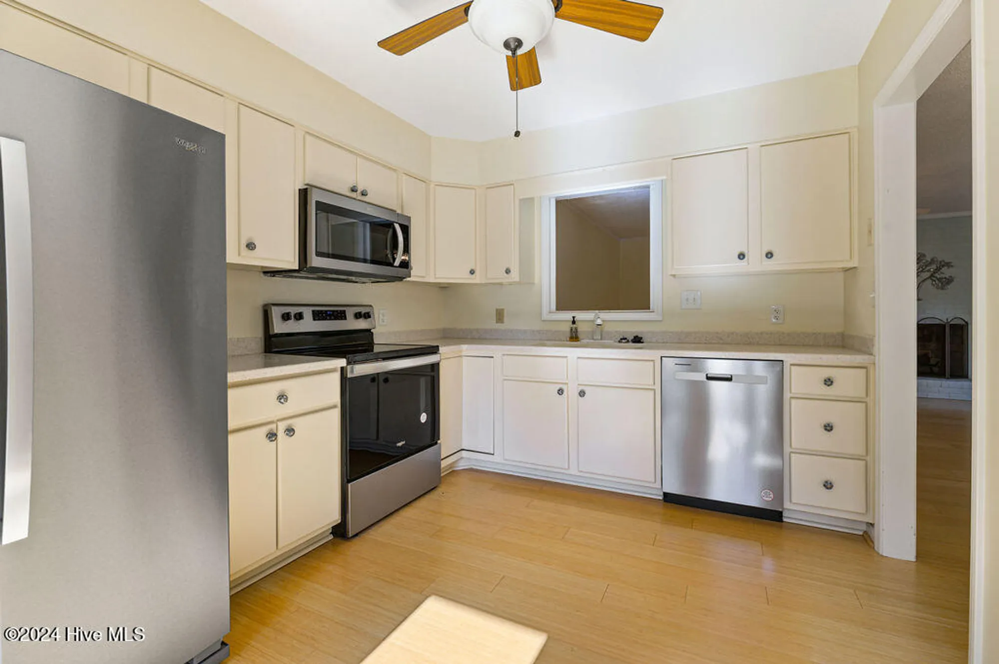 Property Slideshow image 10 of 37 | 201 bentwood ln, Southern Pines, NC, 28387