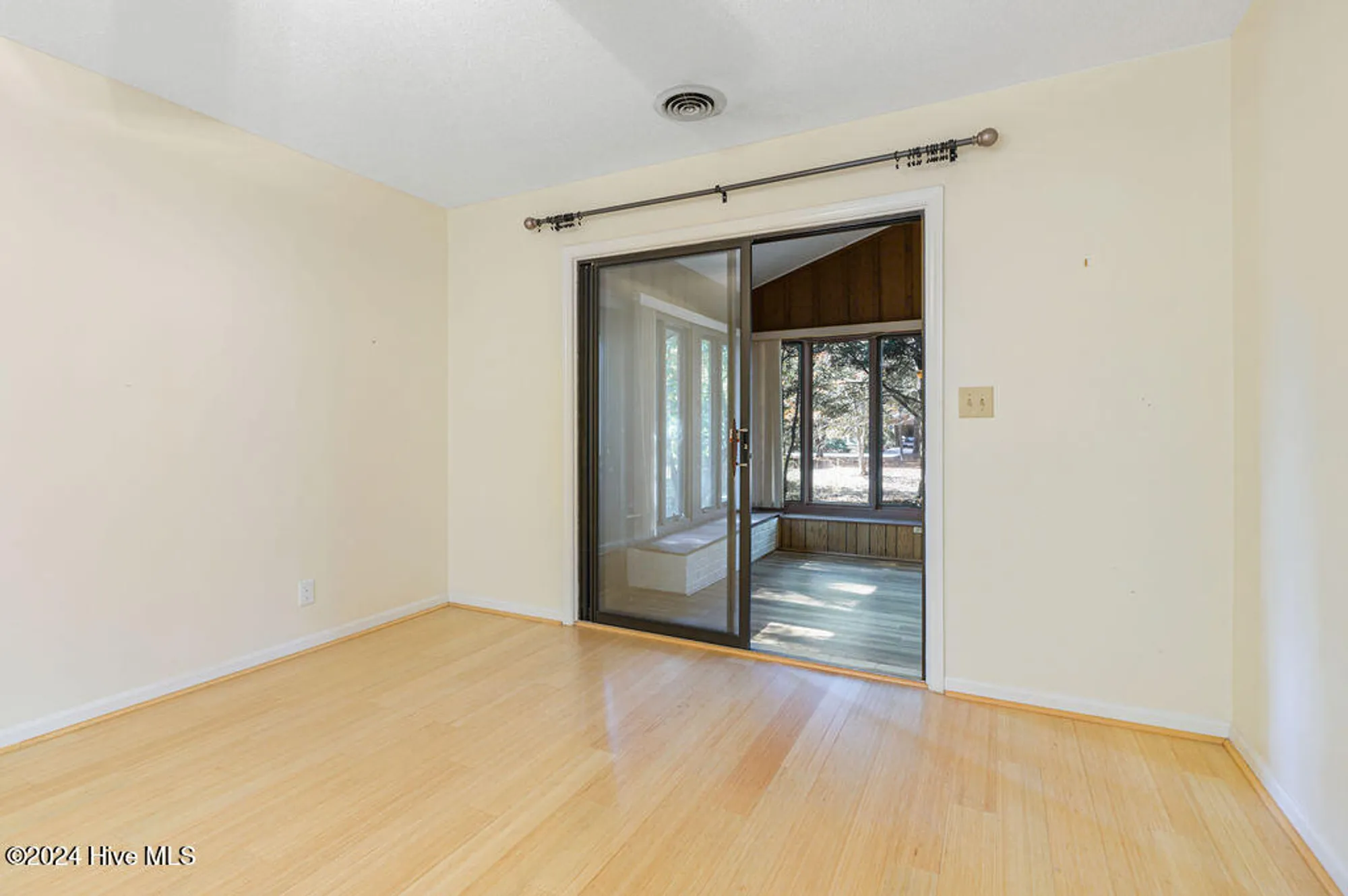 Property Slideshow image 14 of 37 | 201 bentwood ln, Southern Pines, NC, 28387