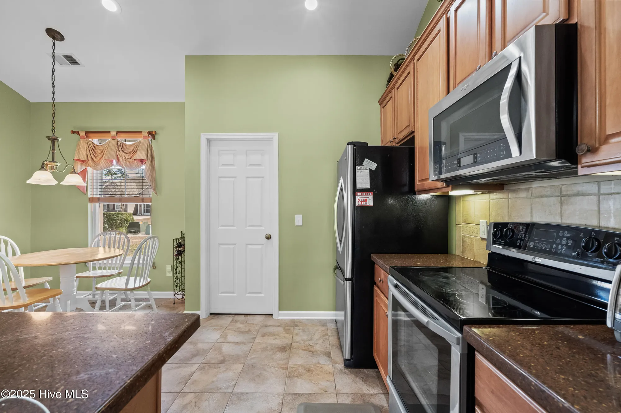 Property Slideshow image 11 of 46 | 641 meadowbrook ln, Calabash, NC, 28467