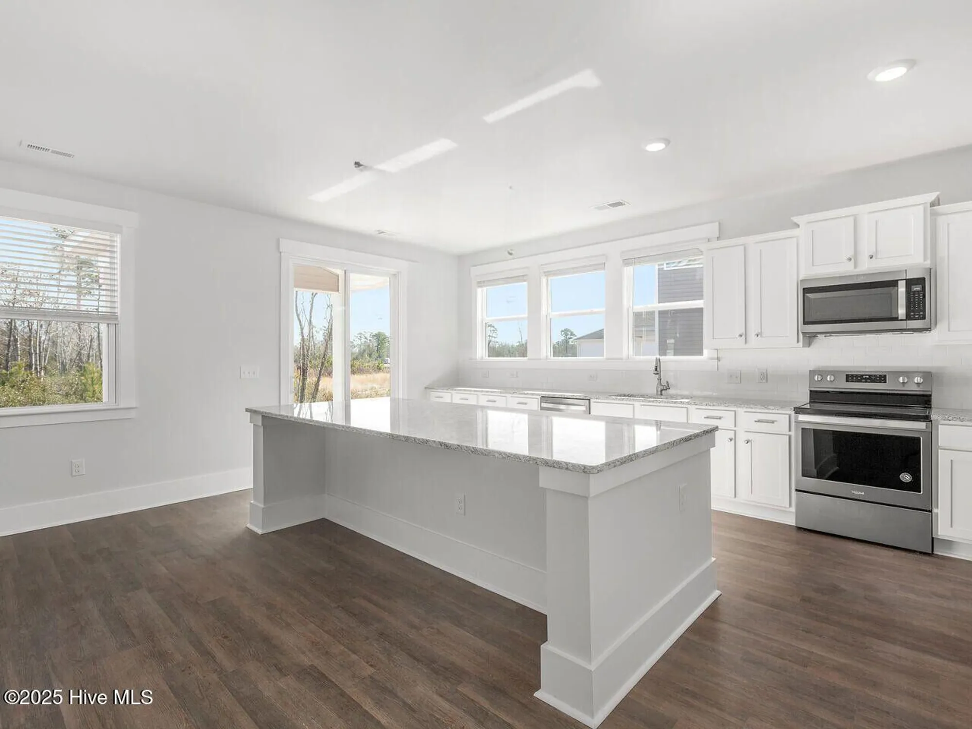 Property Slideshow image 7 of 33 | 2102 tulip poplar st 35, Leland, NC, 28451