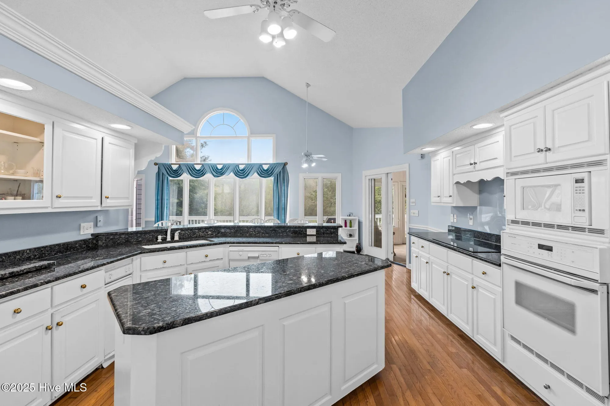 Property Slideshow image 14 of 77 | 178 edgewater cir, Sunset Beach, NC, 28468