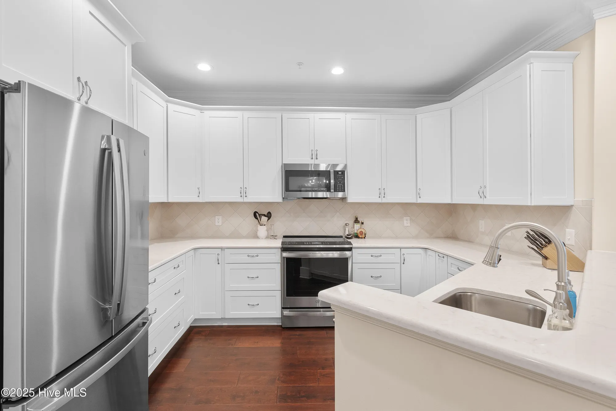 Property Slideshow image 16 of 44 | 2537 st james dr apt 1003, Southport, NC, 28461