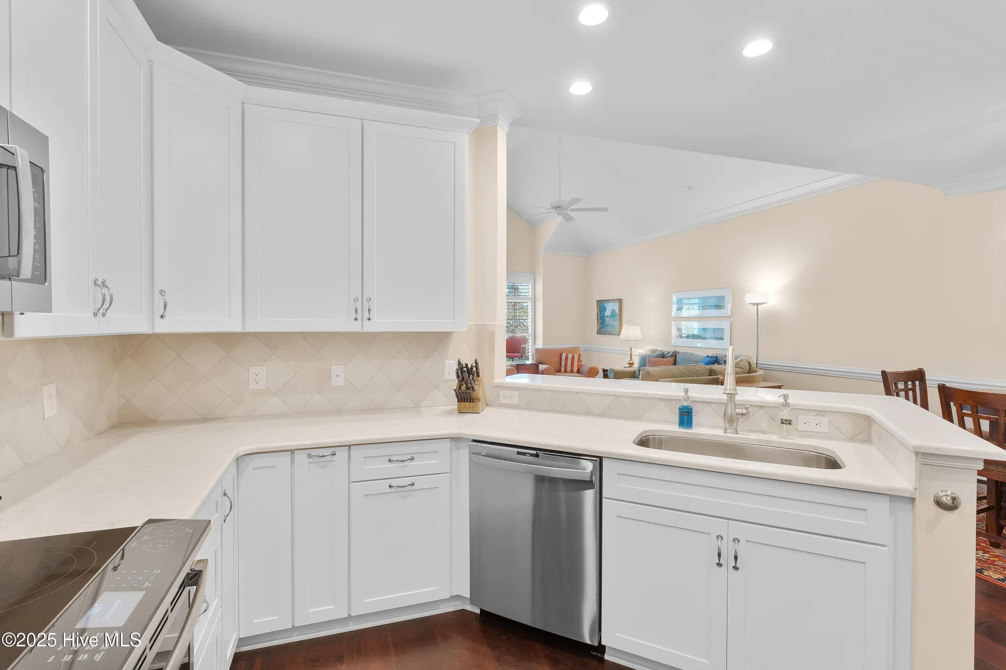 Property Slideshow image 18 of 44 | 2537 st james dr apt 1003, Southport, NC, 28461