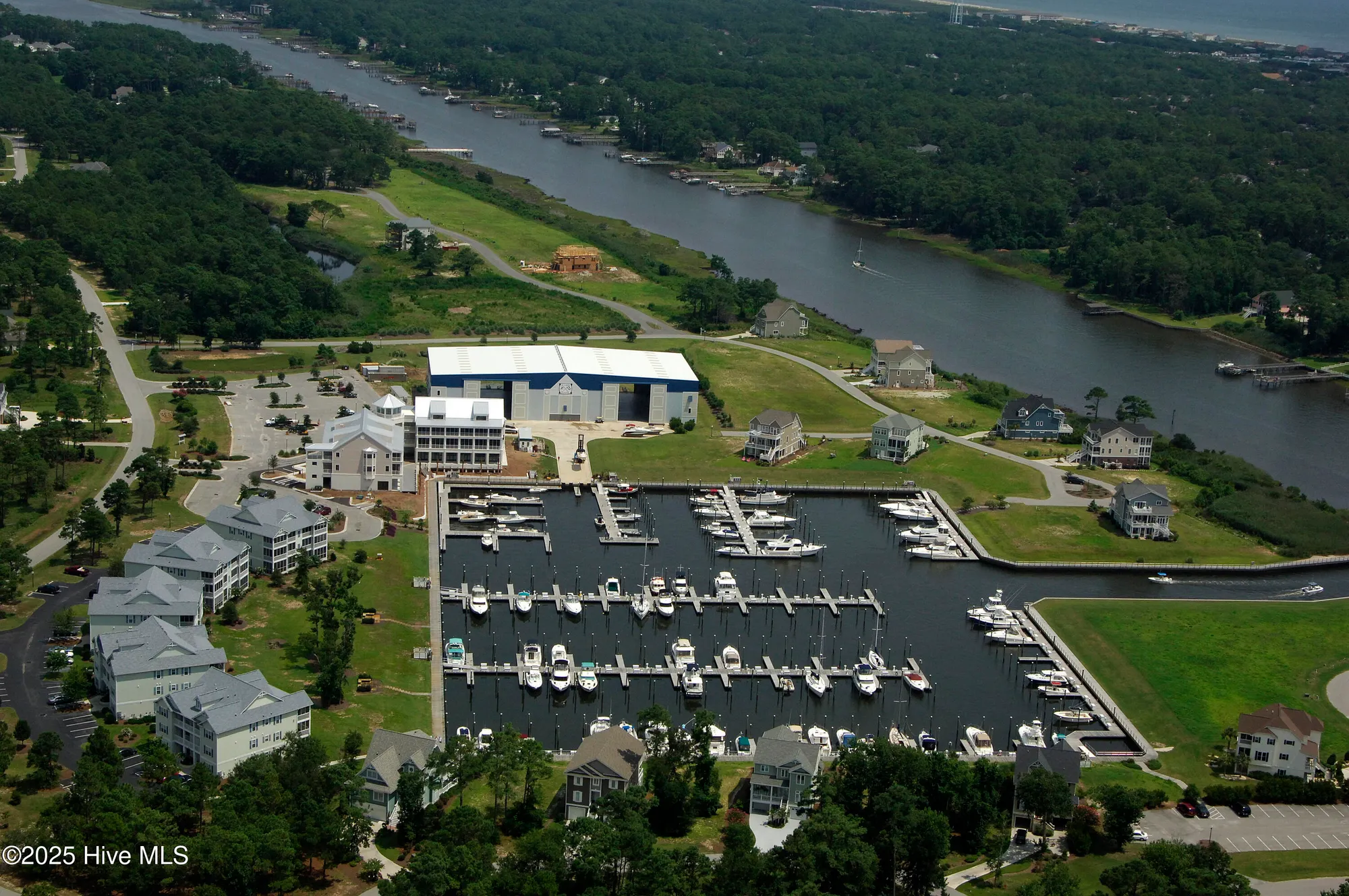 Property Slideshow image 6 of 9 | 2571 st james dr # f6, Southport, NC, 28461