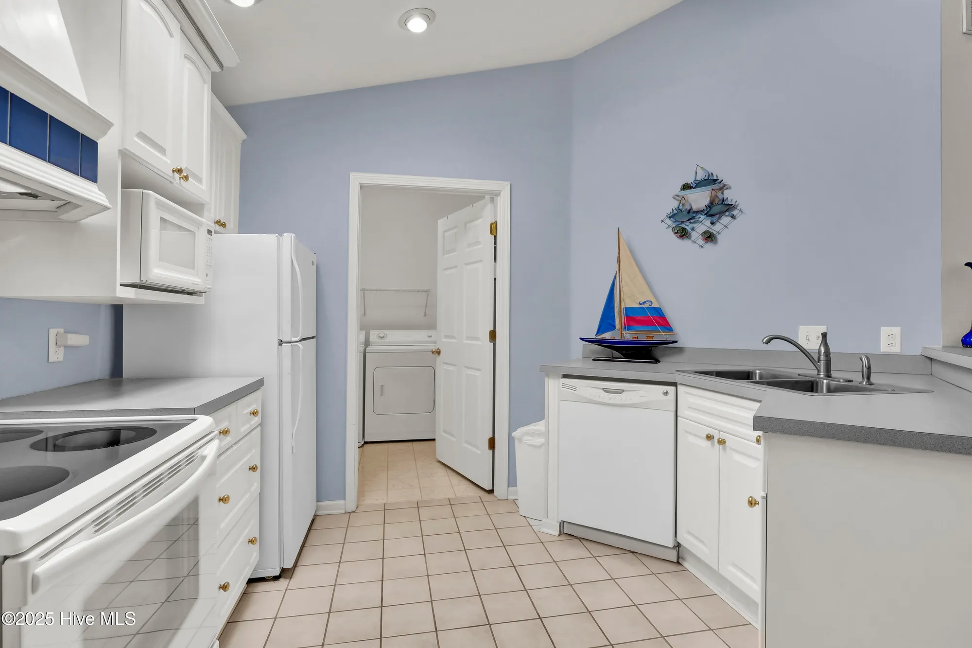 Property Slideshow image 4 of 48 | 234 kings trl apt 25b, Sunset Beach, NC, 28468