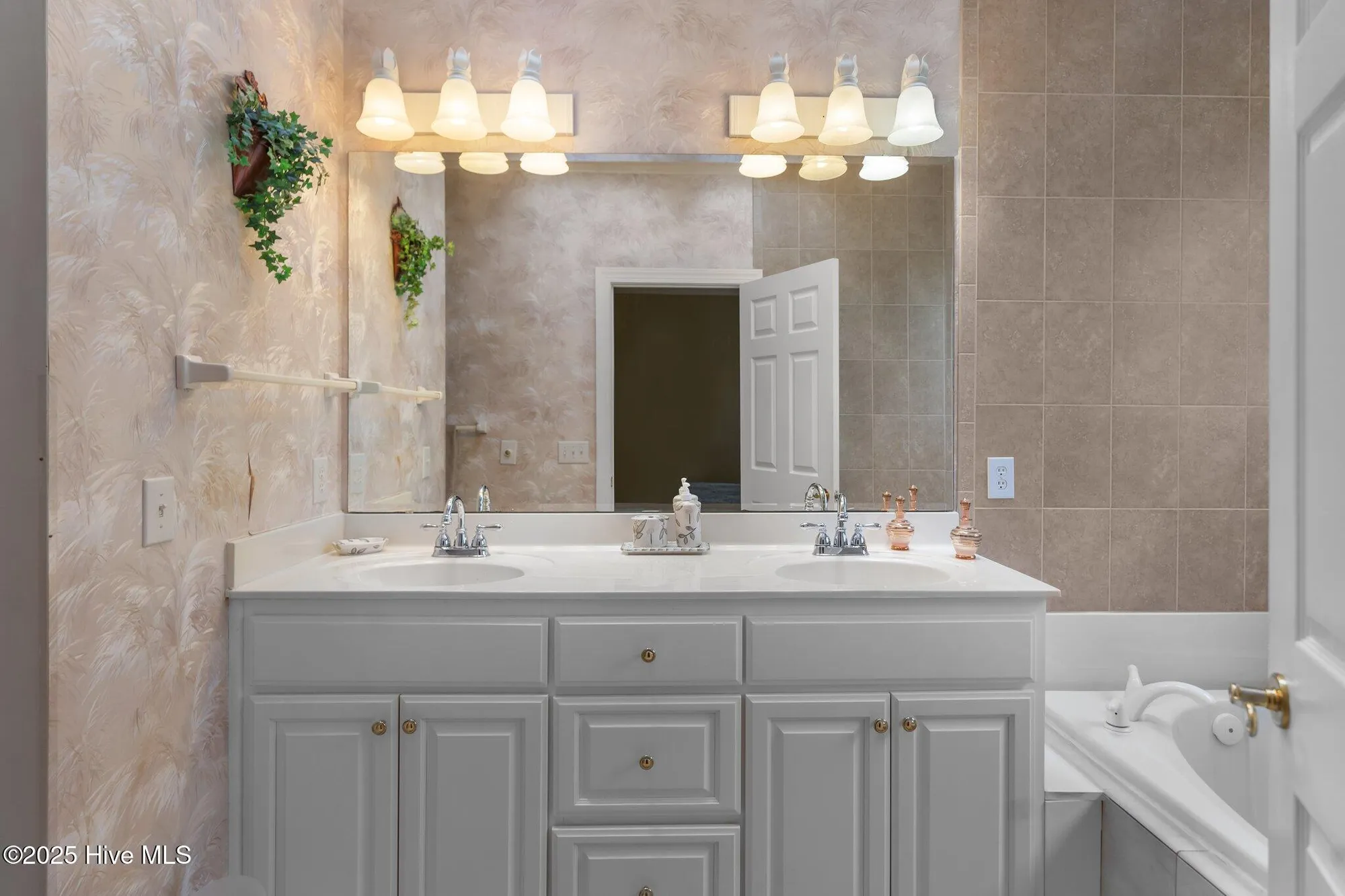 Property Slideshow image 35 of 45 | 722 wild oak ln, Calabash, NC, 28467