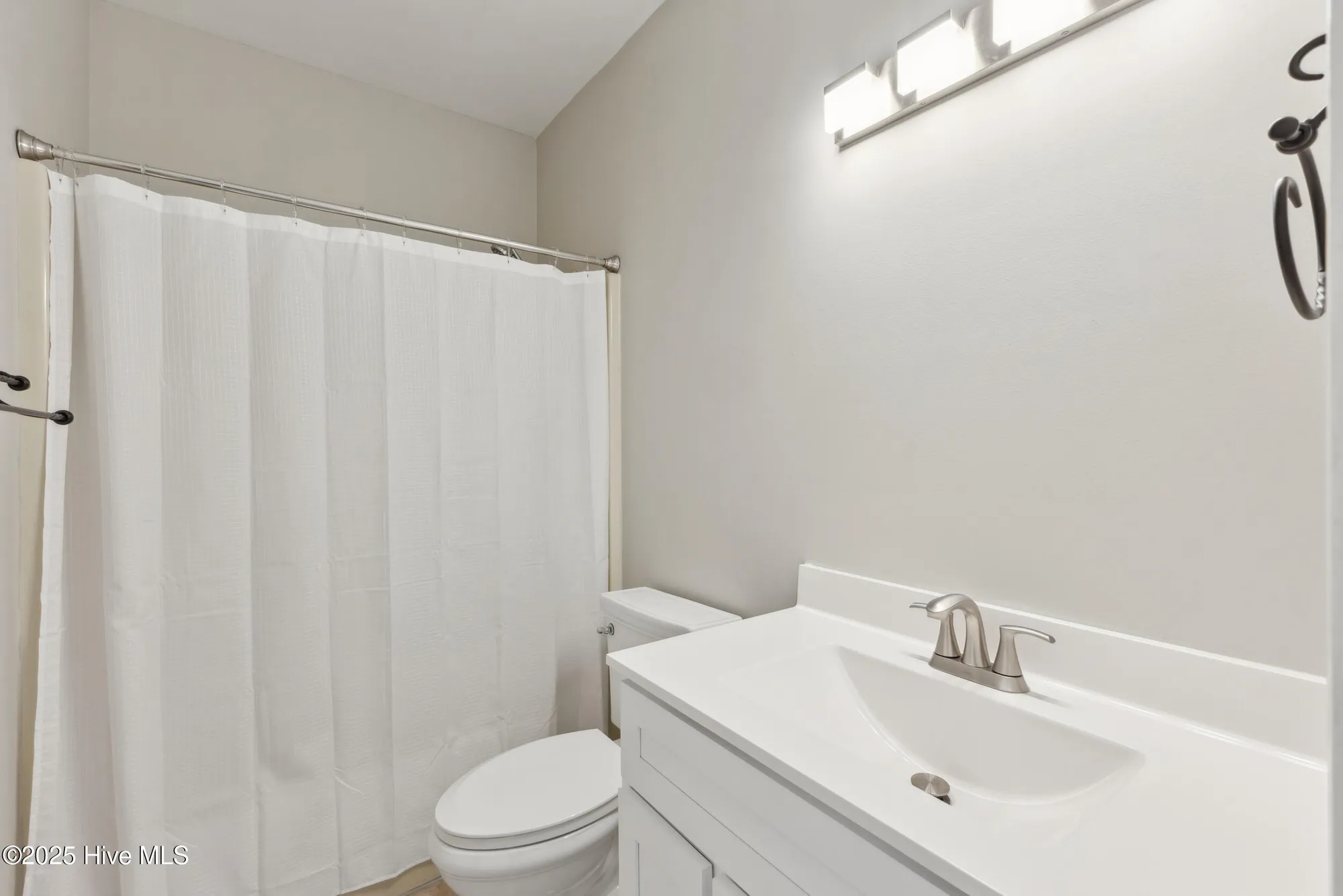 Property Slideshow image 20 of 39 | 8807 sawmill creek ln, Wilmington, NC, 28411