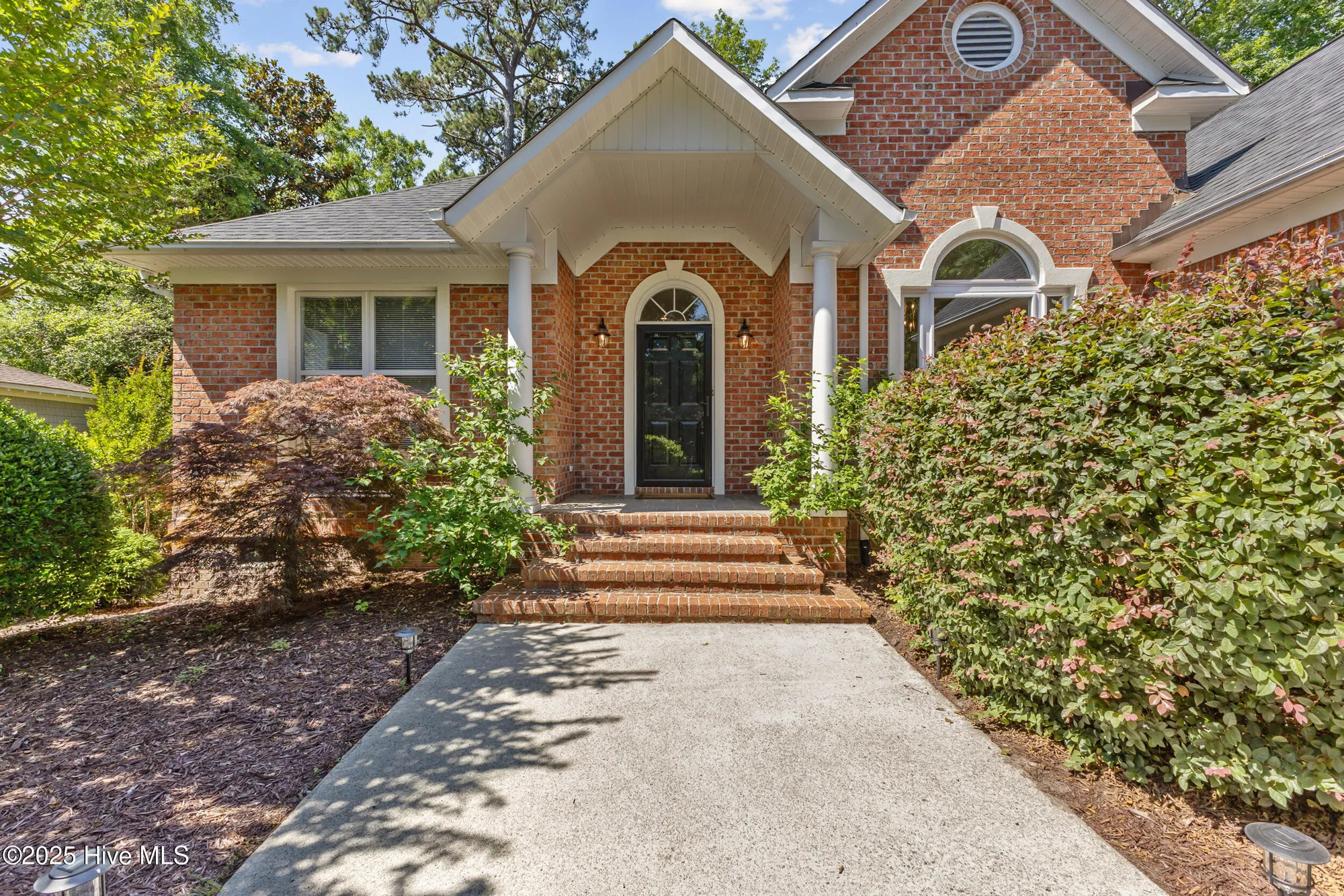 Property Slideshow image 4 of 39 | 8807 sawmill creek ln, Wilmington, NC, 28411