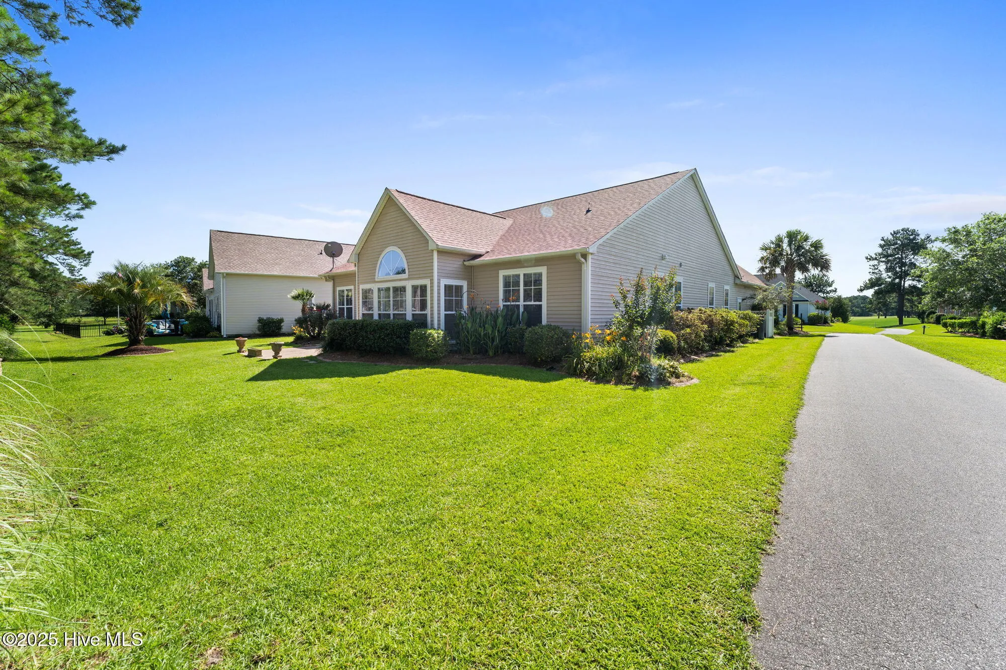 Property Slideshow image 13 of 75 | 923 meadowlands trl, Calabash, NC, 28467