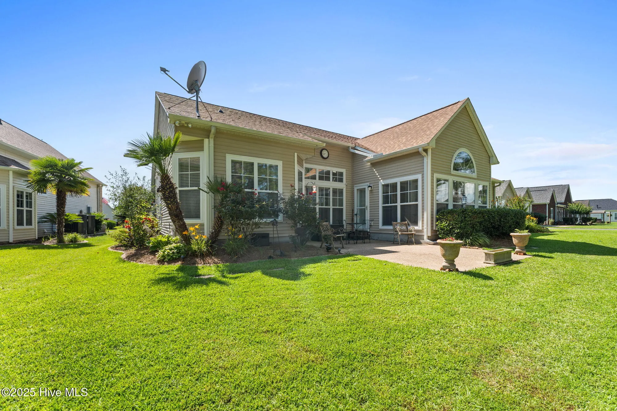 Property Slideshow image 11 of 75 | 923 meadowlands trl, Calabash, NC, 28467