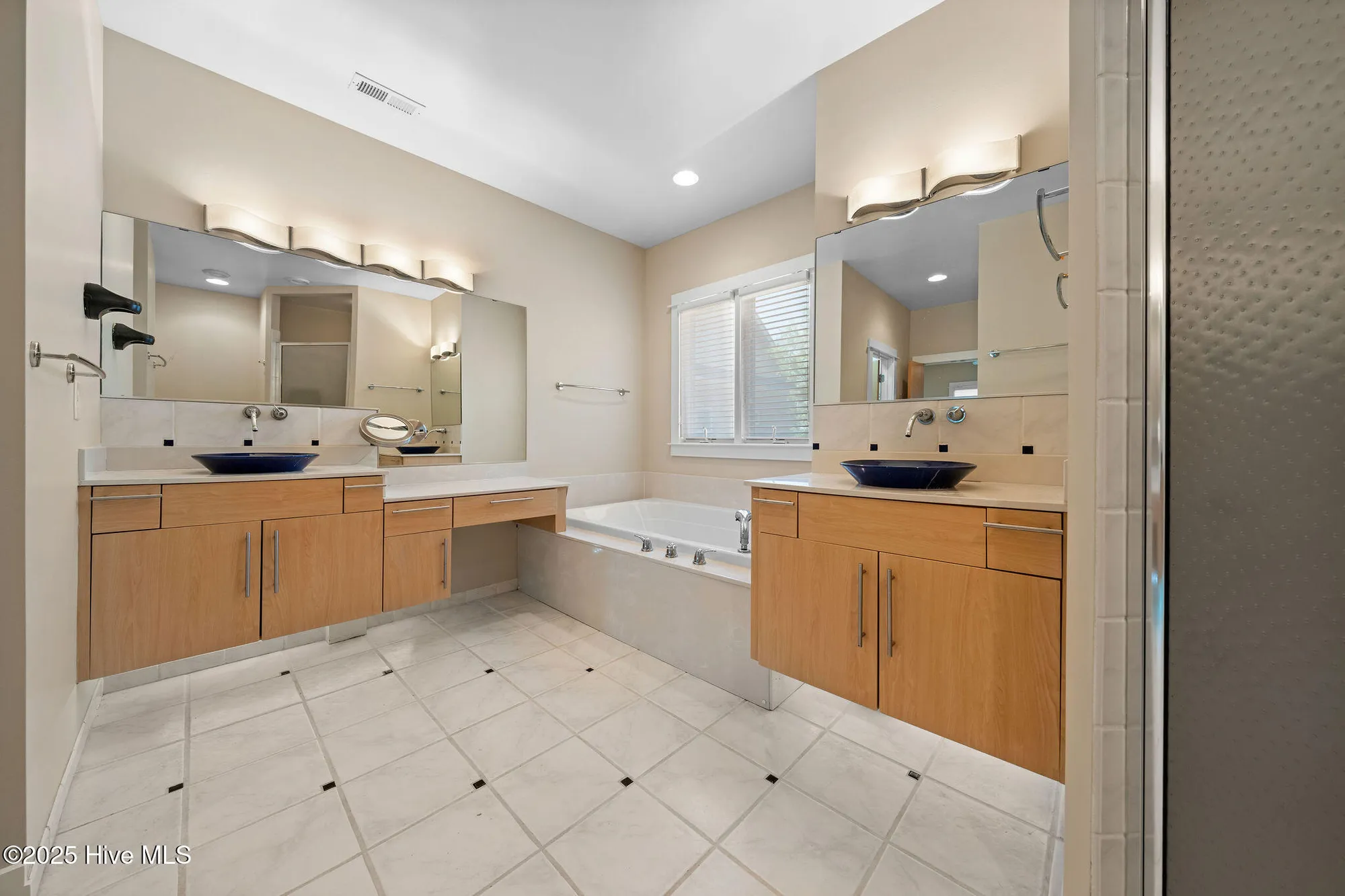 Property Slideshow image 26 of 76 | 2945 moorings way, Southport, NC, 28461