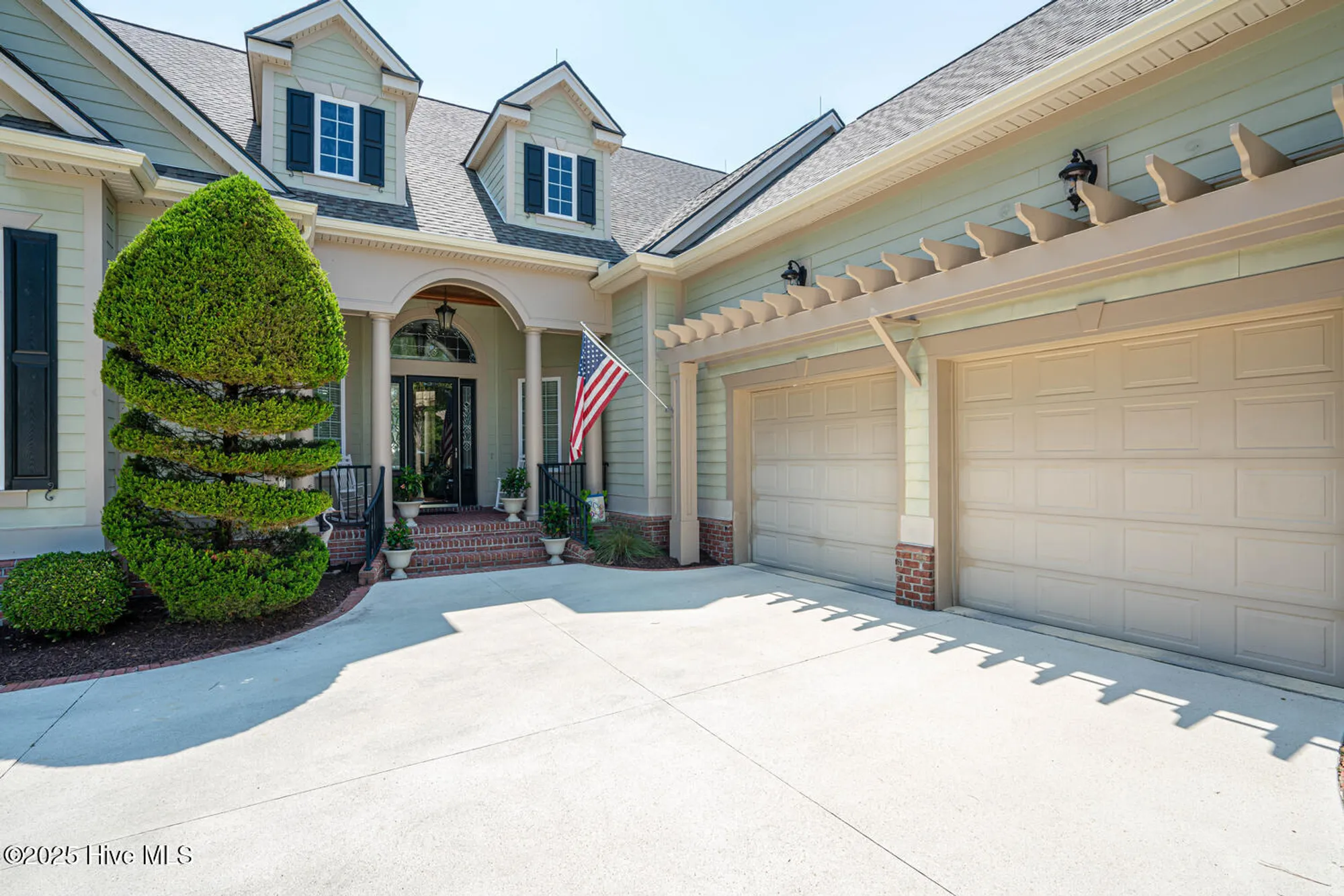 Property Slideshow image 4 of 75 | 6601 annesbrook pl, Ocean Isle Beach, NC, 28469