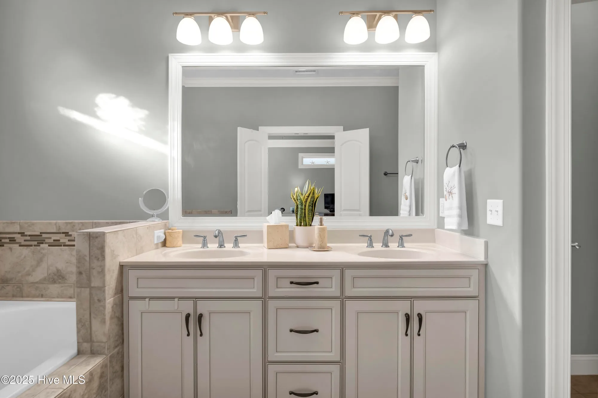 Property Slideshow image 28 of 90 | 2753 ligustrum ct, Southport, NC, 28461