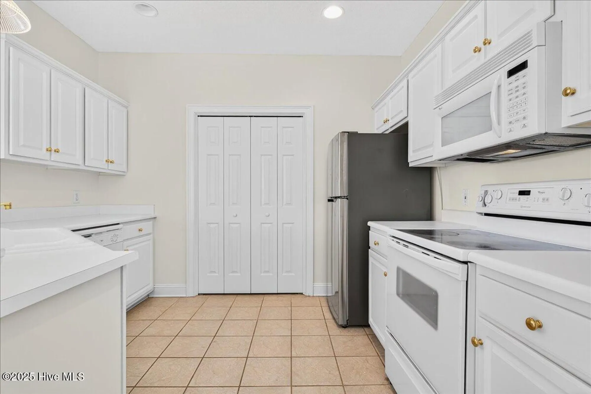Property Slideshow image 7 of 68 | 8855 radcliff dr 4d, Calabash, NC, 28467