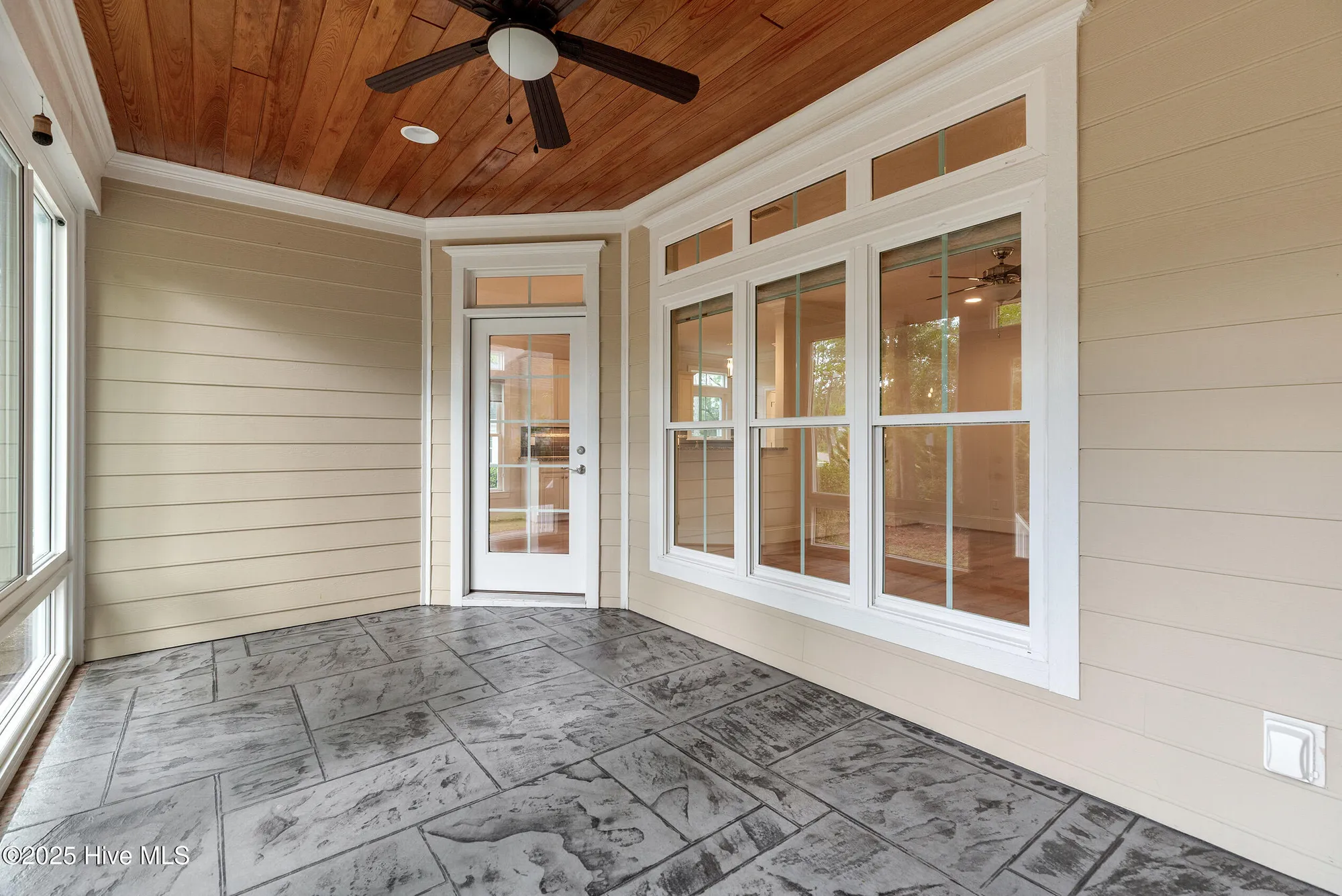 Property Slideshow image 25 of 84 | 402 cornubia dr, Castle Hayne, NC, 28429