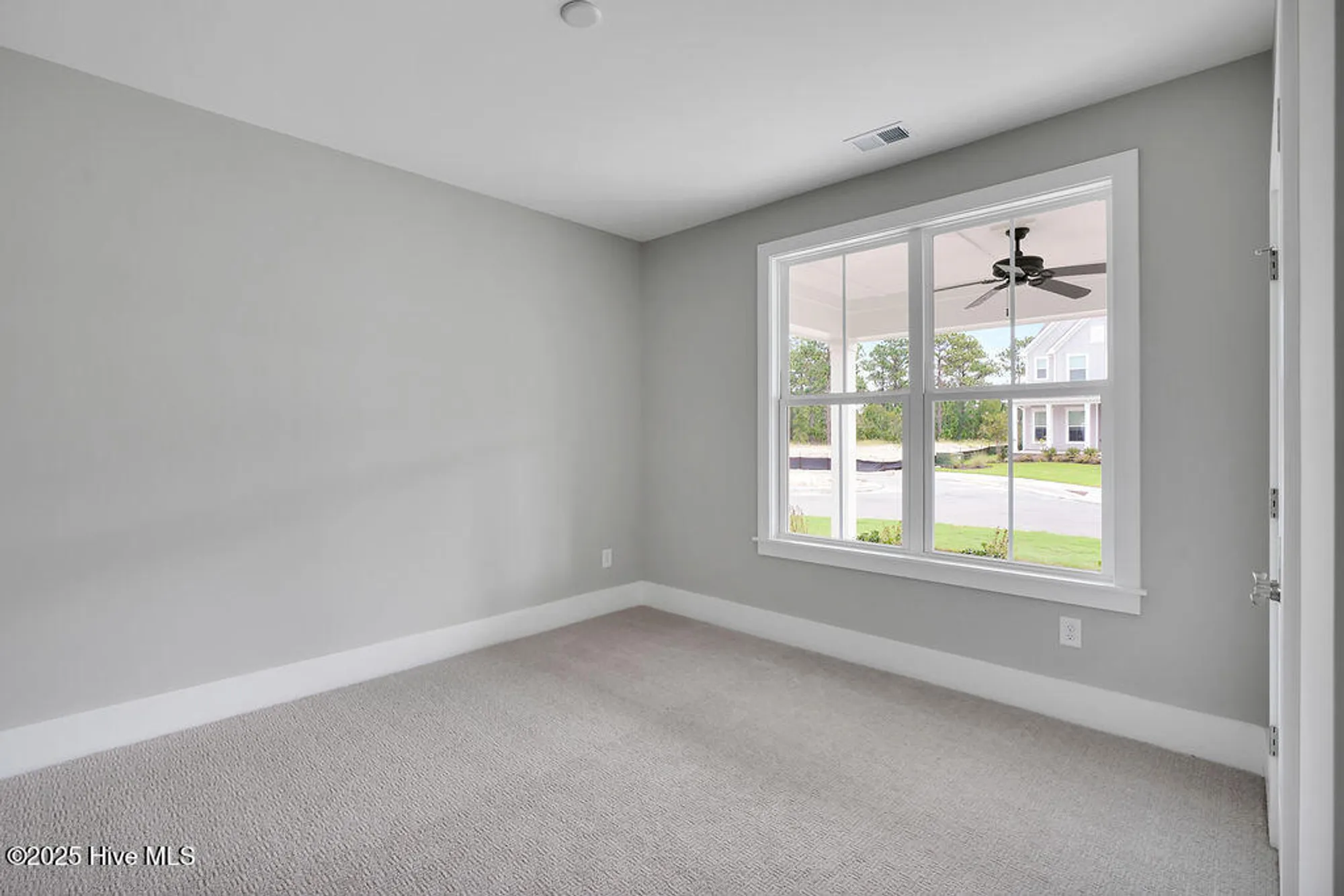 Property Slideshow image 16 of 26 | 250 longhill dr, Wilmington, NC, 28412