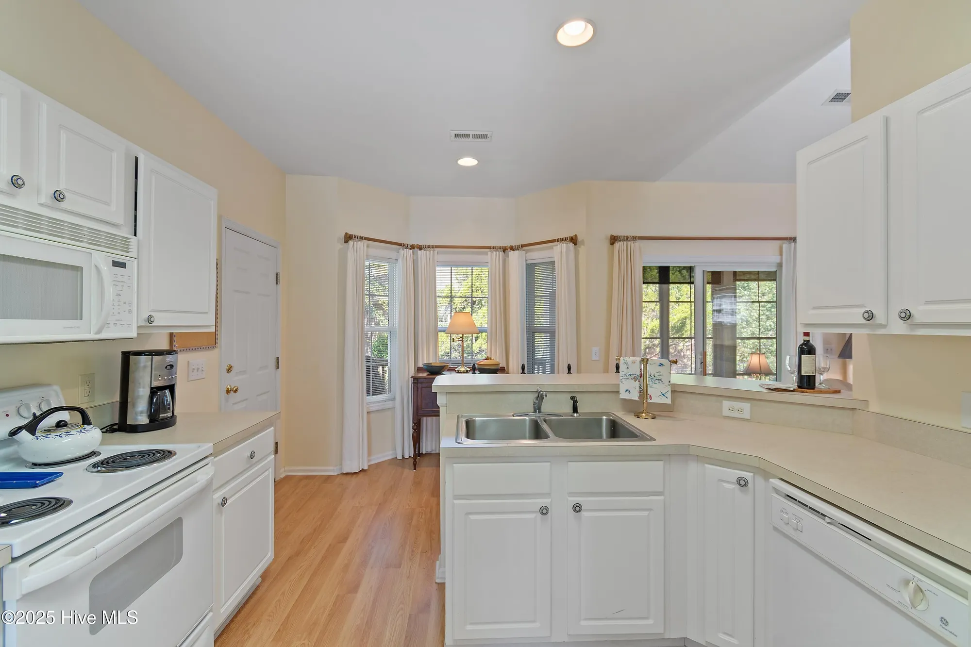 Property Slideshow image 8 of 53 | 4138 churchill cir, Southport, NC, 28461