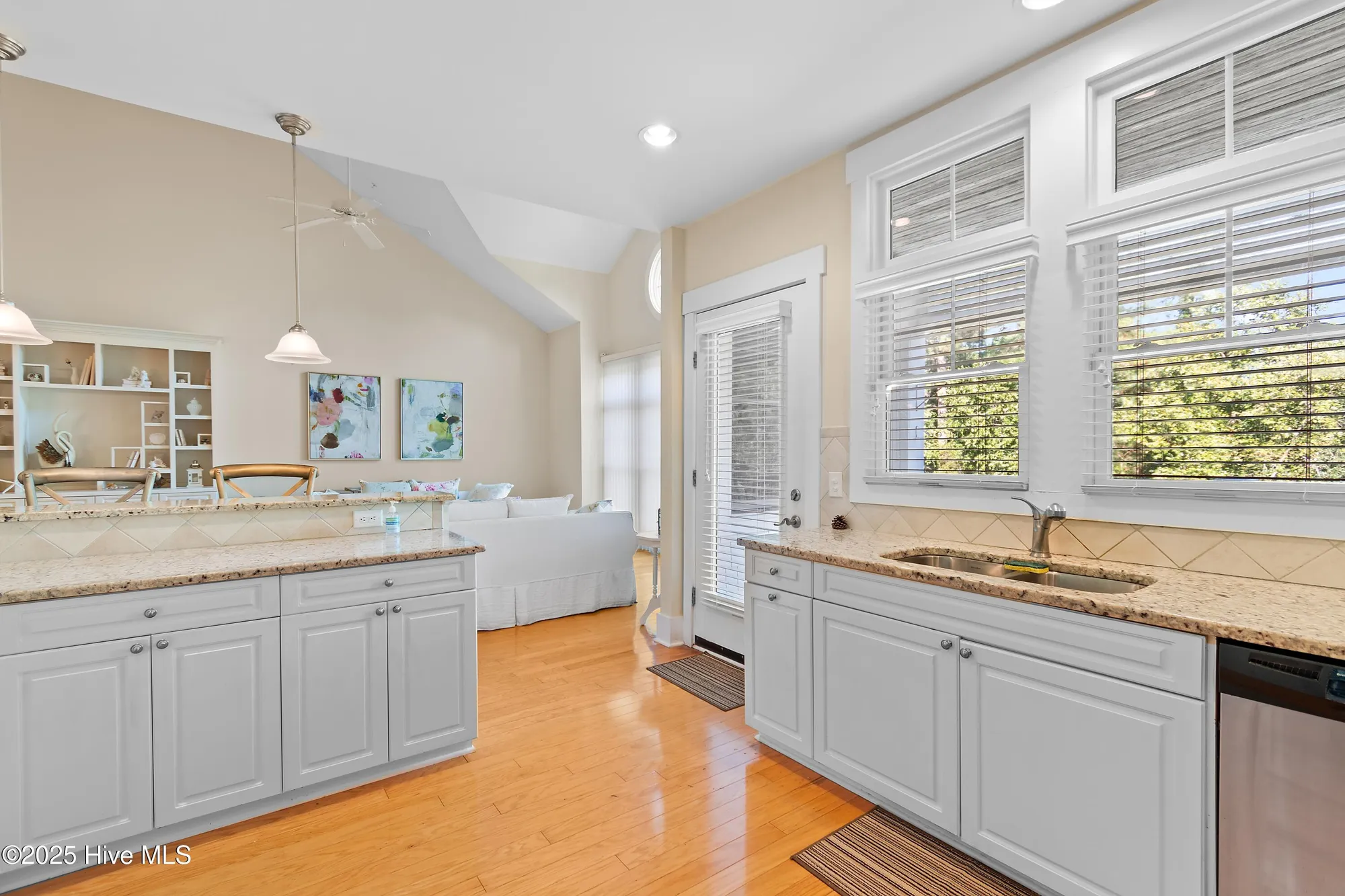 Property Slideshow image 20 of 40 | 2537 st james dr apt 1008, Southport, NC, 28461