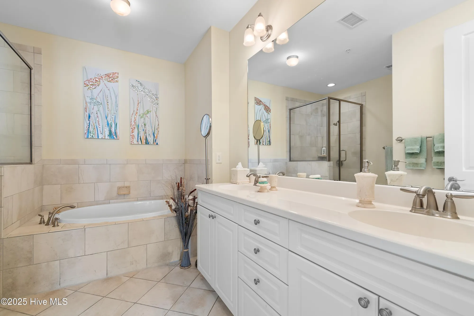 Property Slideshow image 11 of 40 | 2537 st james dr apt 1008, Southport, NC, 28461