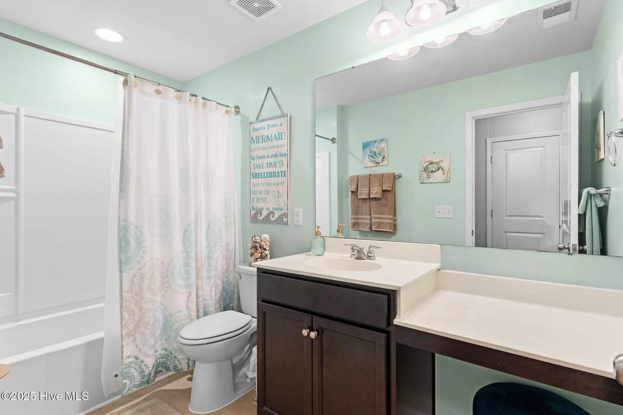 Property Slideshow image 37 of 68 | 152 freeboard ln # 806, Carolina Shores, NC, 28467