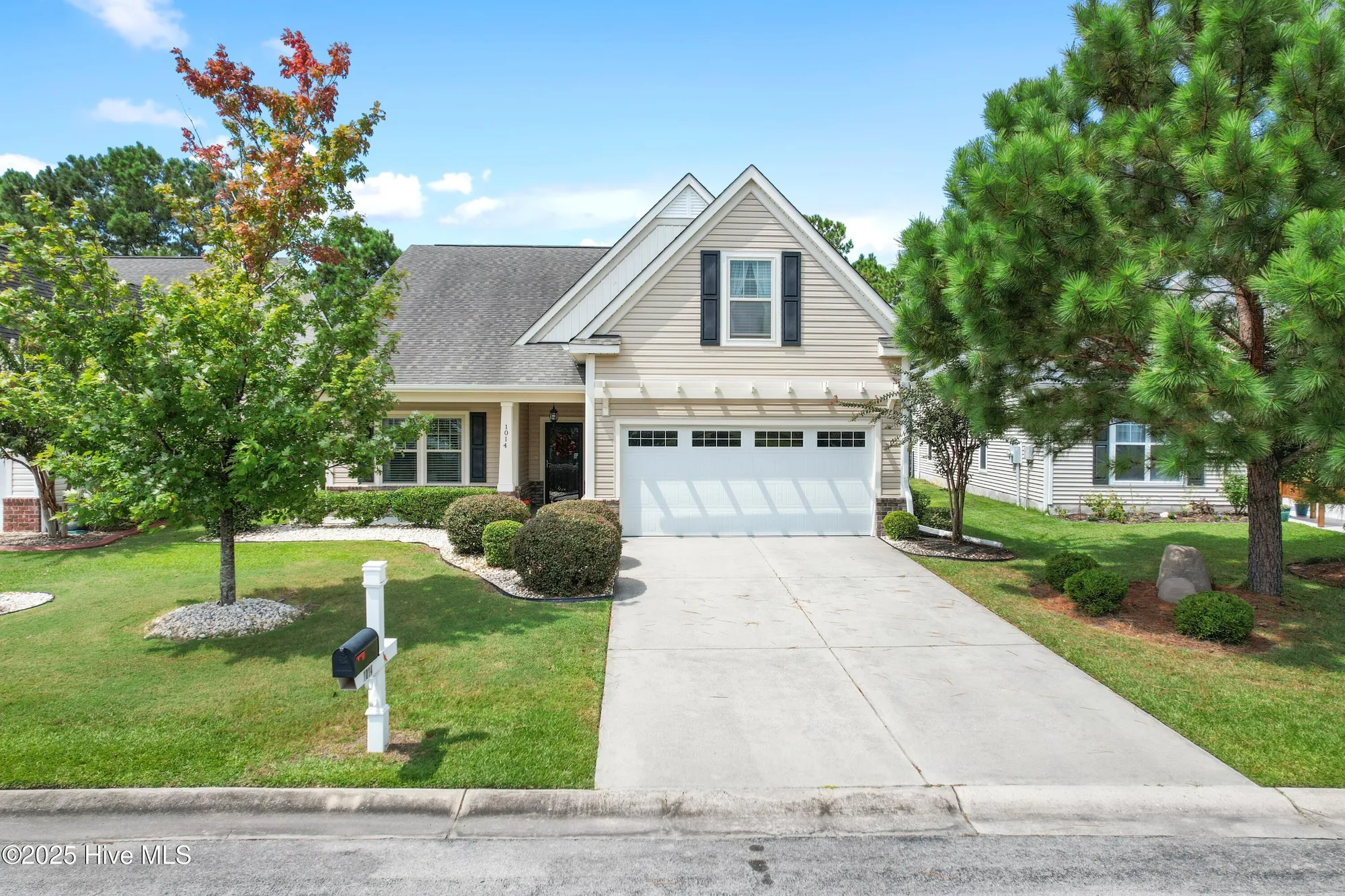 Property Slideshow image 3 of 52 | 1014 meadowlands trl nw, Calabash, NC, 28467