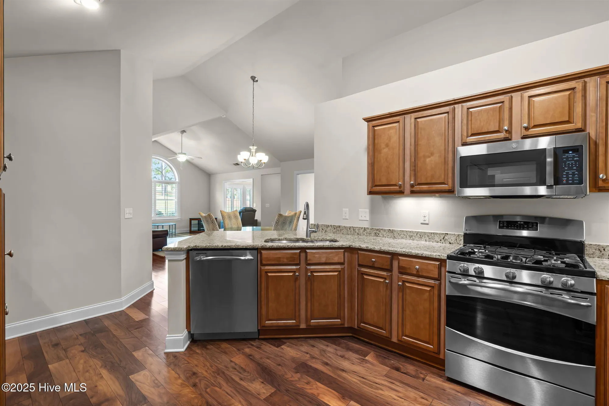 Property Slideshow image 18 of 34 | 105 e chelsea ct, Southern Pines, NC, 28387