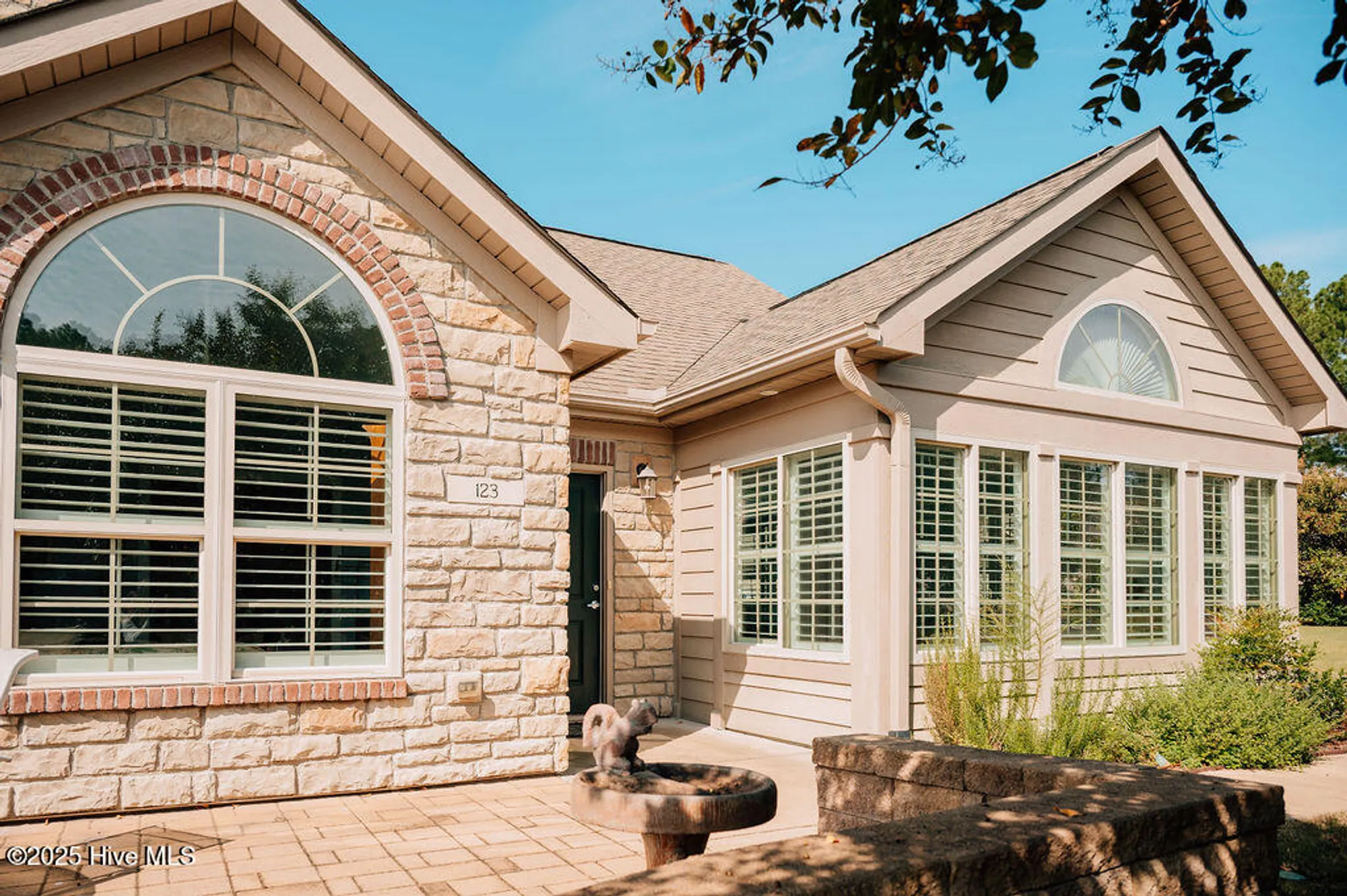 Property Slideshow image 4 of 54 | 123 w chelsea ct, Southern Pines, NC, 28387