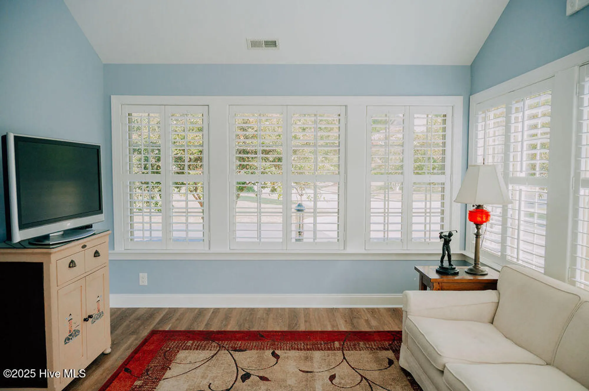 Property Slideshow image 16 of 54 | 123 w chelsea ct, Southern Pines, NC, 28387