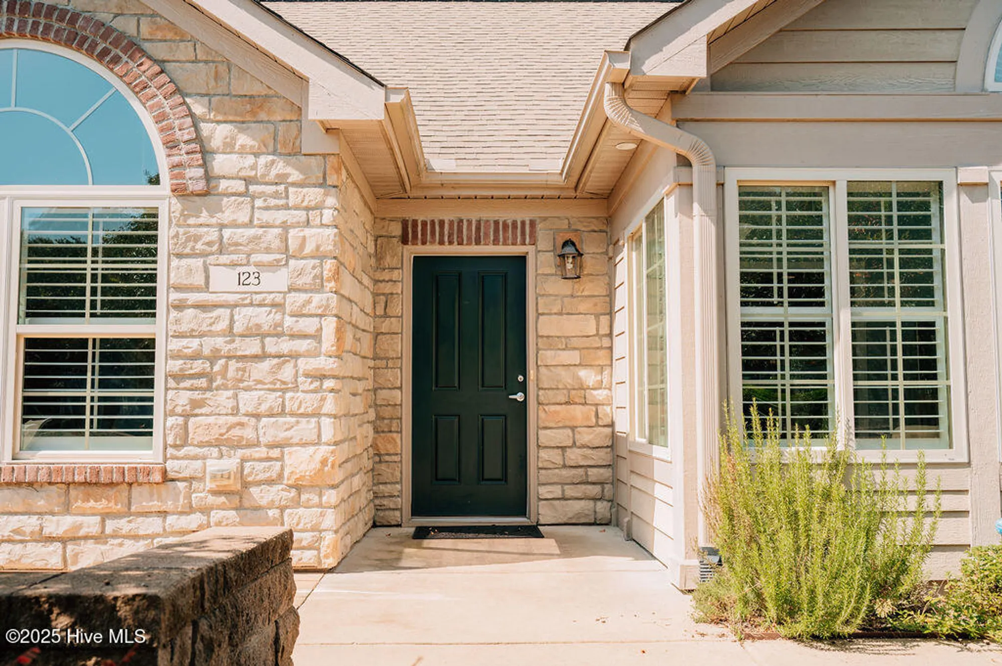 Property Slideshow image 9 of 54 | 123 w chelsea ct, Southern Pines, NC, 28387