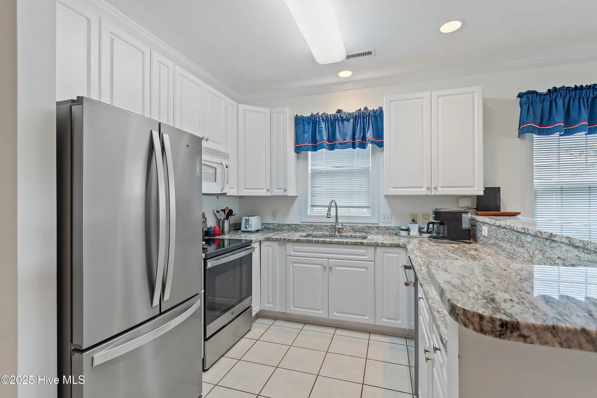 Property Slideshow image 13 of 59 | 2555 st james dr unit 401, Southport, NC, 28461