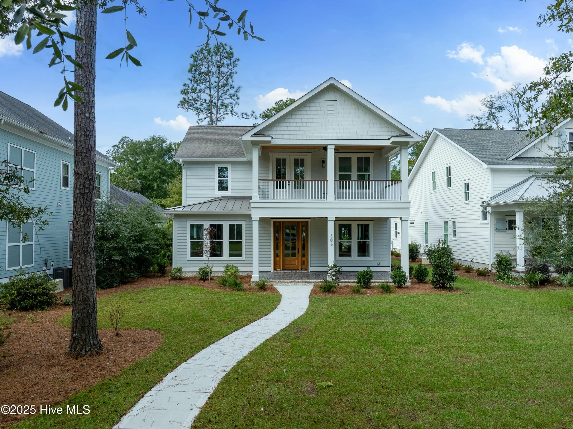 Property Slideshow image 1 of 53 | 305 jenoa dr, Castle Hayne, NC, 28429
