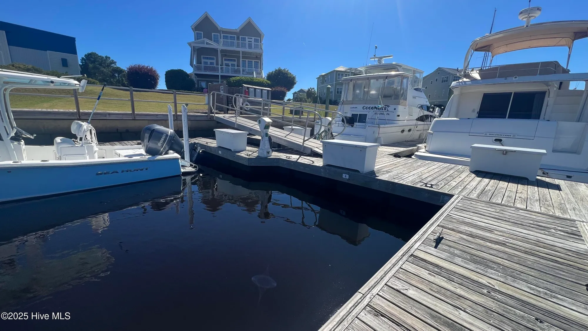 Property Slideshow image 10 of 20 | 2571 st james dr, Southport, NC, 28461