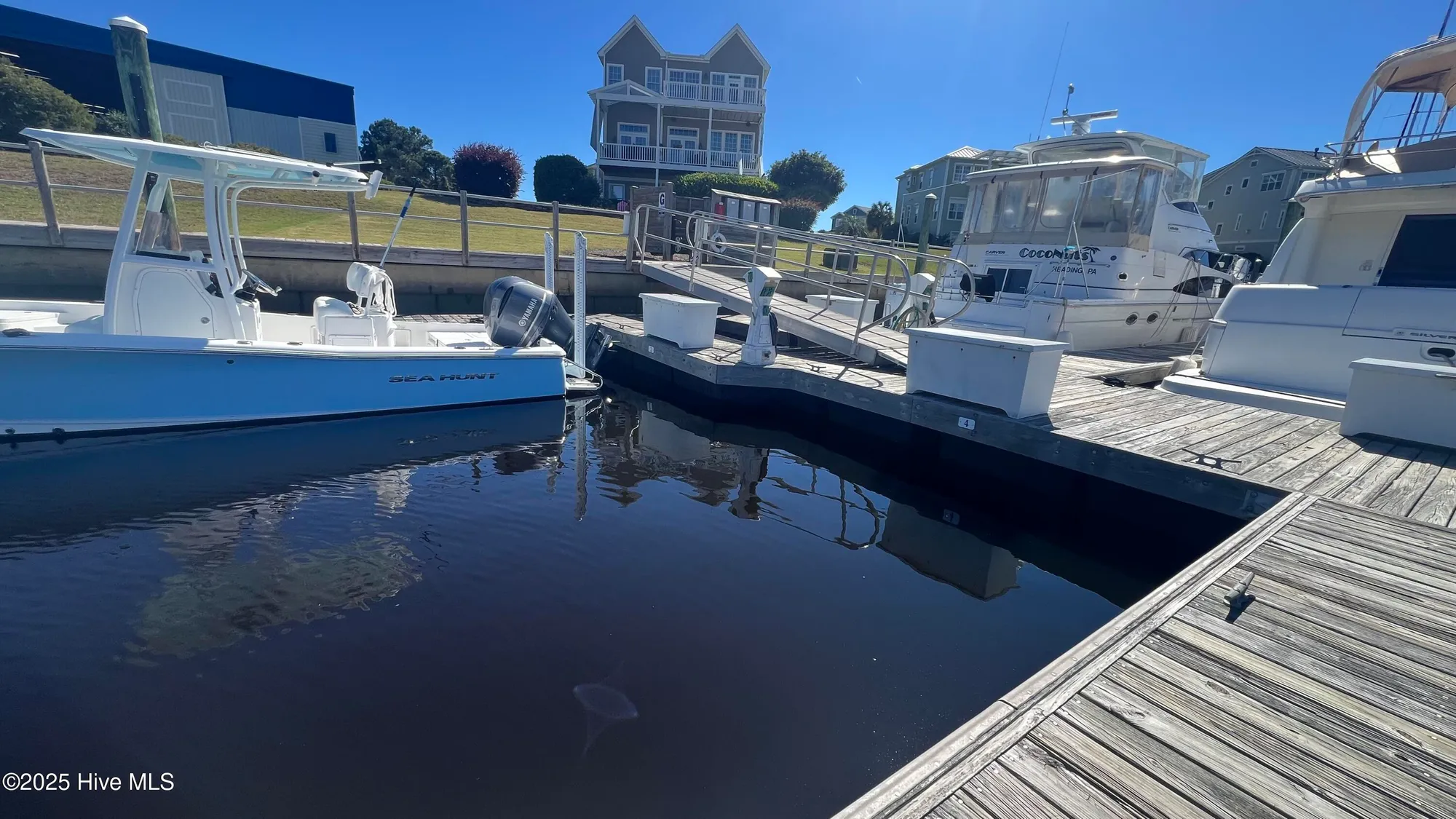 Property Slideshow image 11 of 20 | 2571 st james dr, Southport, NC, 28461