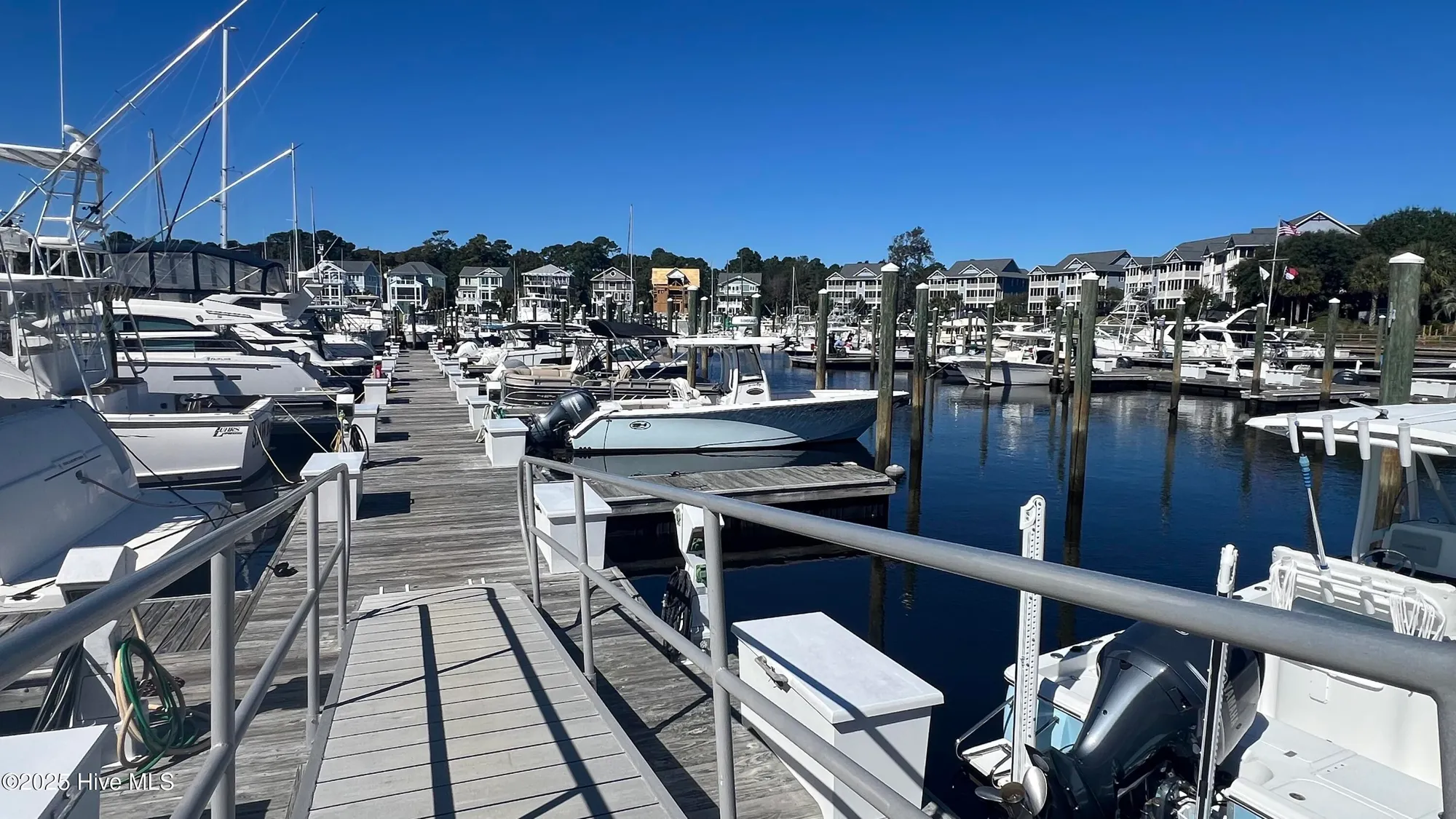 Property Slideshow image 17 of 20 | 2571 st james dr, Southport, NC, 28461