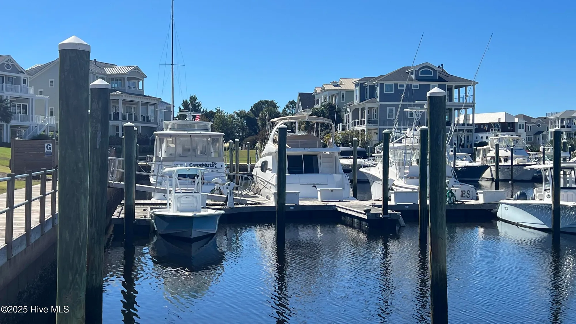 Property Slideshow image 18 of 20 | 2571 st james dr, Southport, NC, 28461