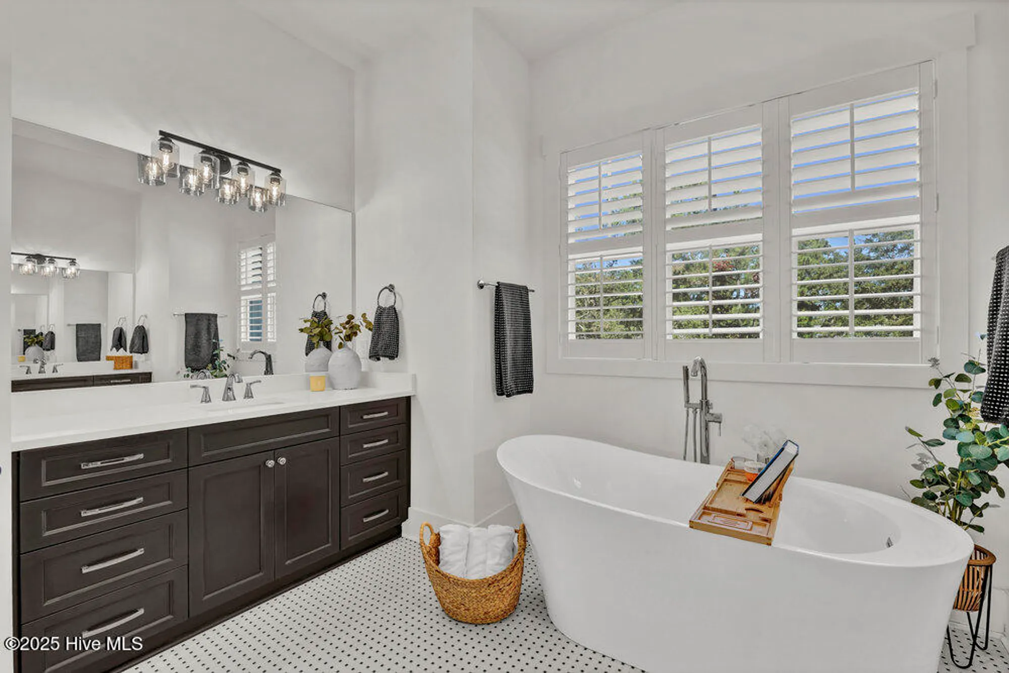 Property Slideshow image 16 of 59 | 3829 bay colony ln, Leland, NC, 28451