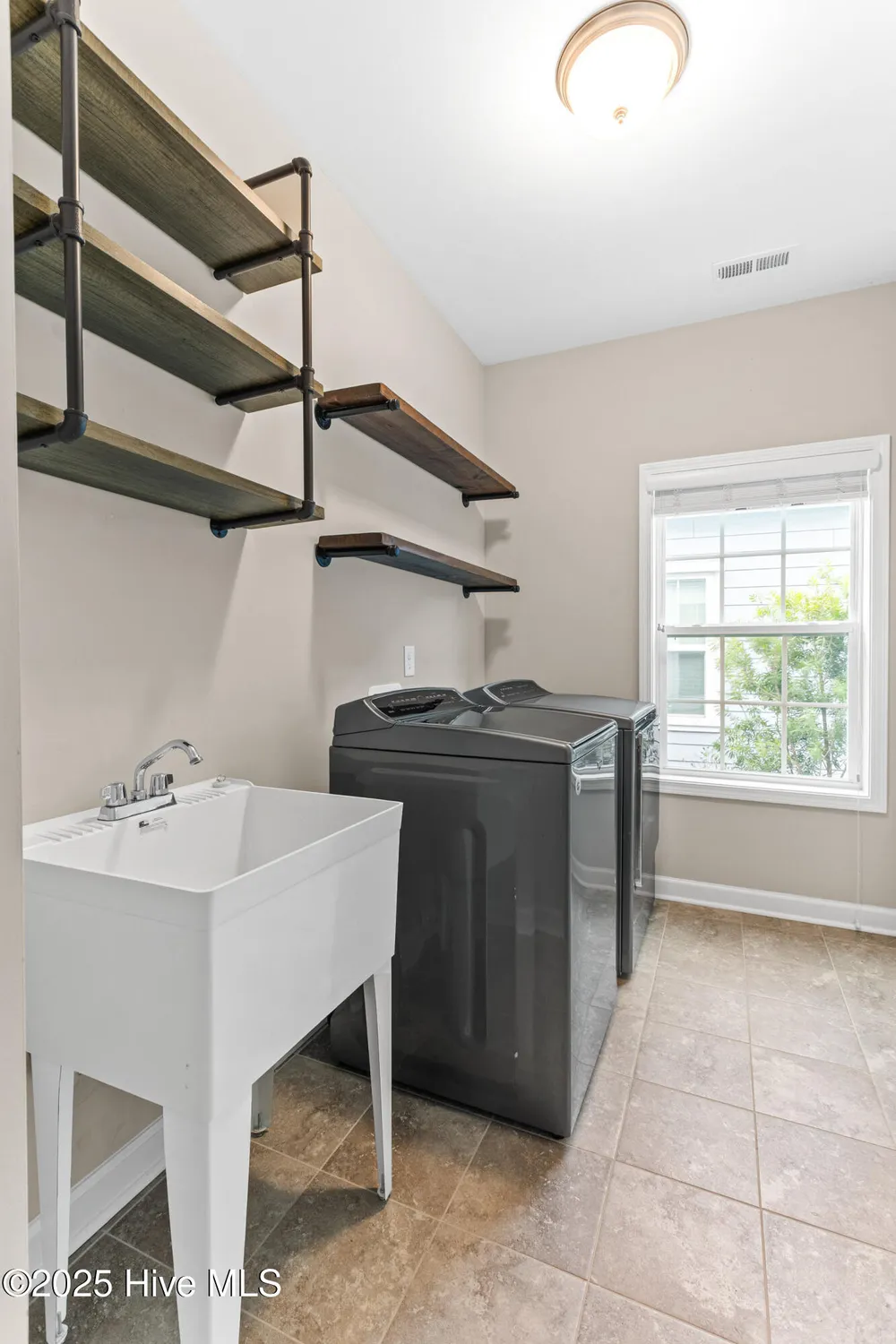 Property Slideshow image 28 of 93 | 4751 waves pointe, Wilmington, NC, 28412