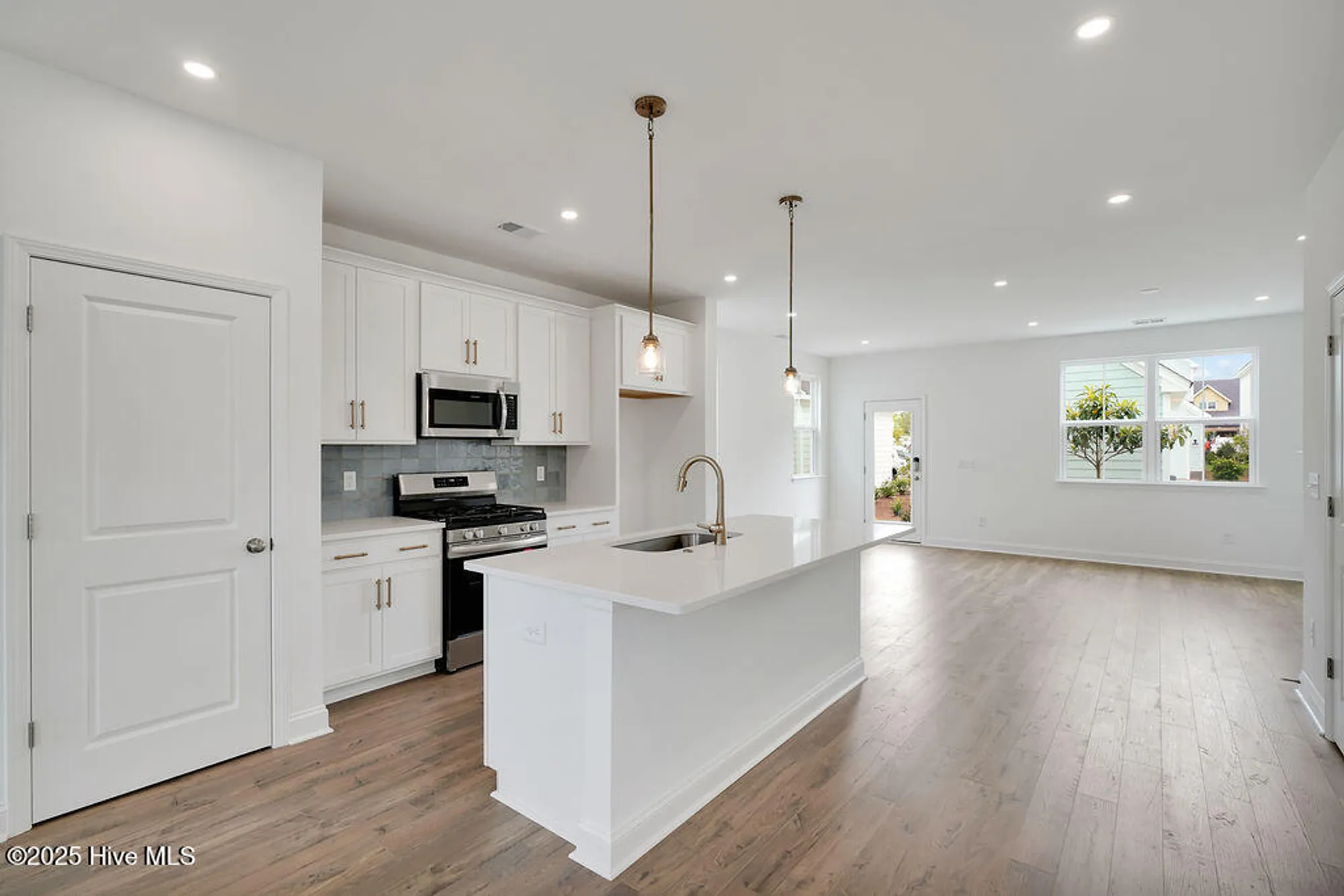 Property Slideshow image 9 of 29 | 409 starship run, Wilmington, NC, 28412