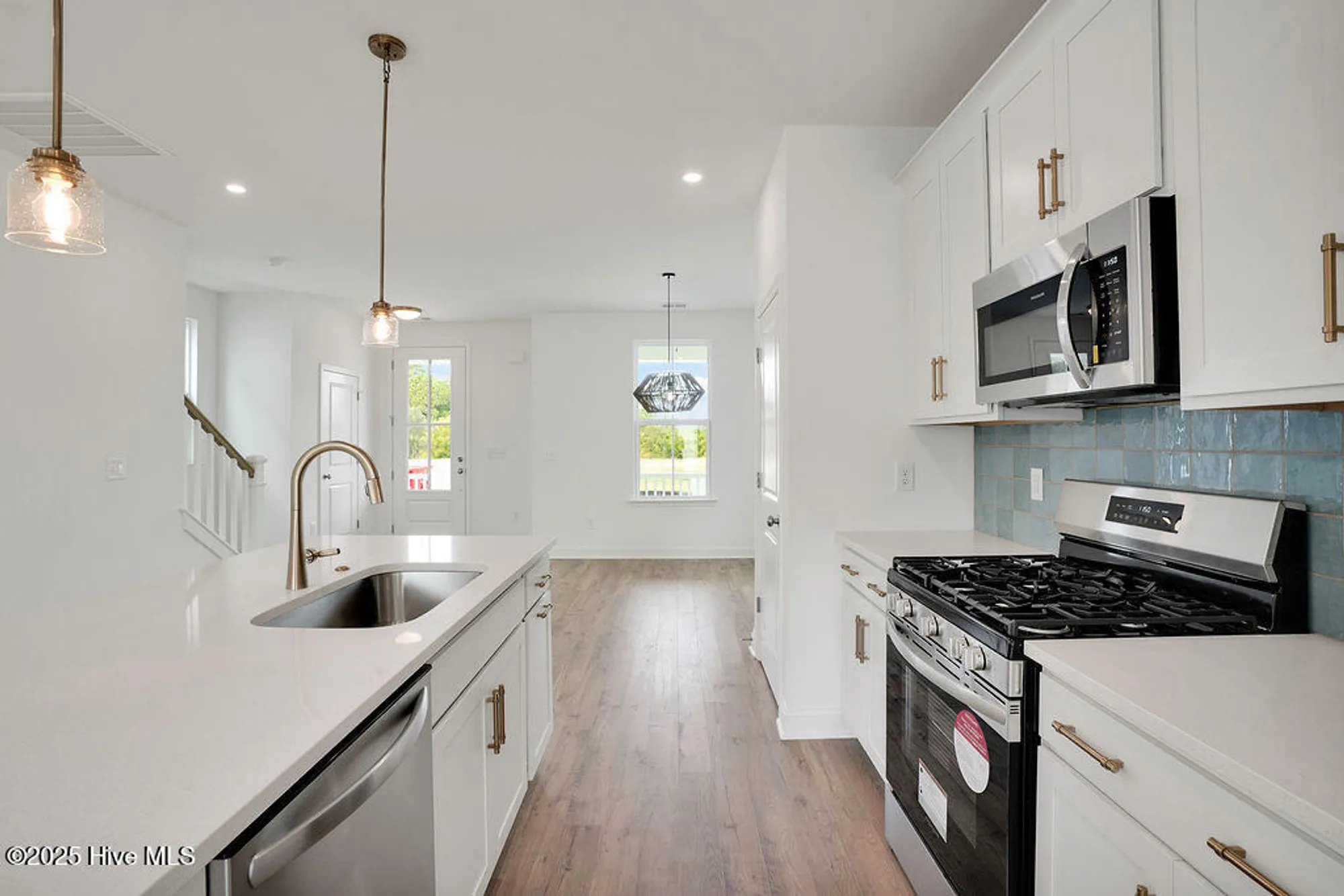 Property Slideshow image 10 of 29 | 409 starship run, Wilmington, NC, 28412