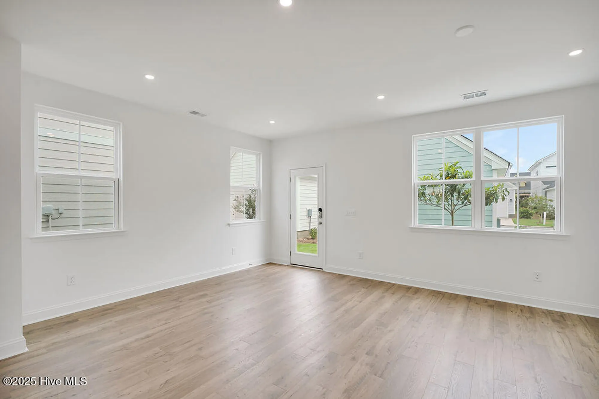 Property Slideshow image 11 of 29 | 409 starship run, Wilmington, NC, 28412