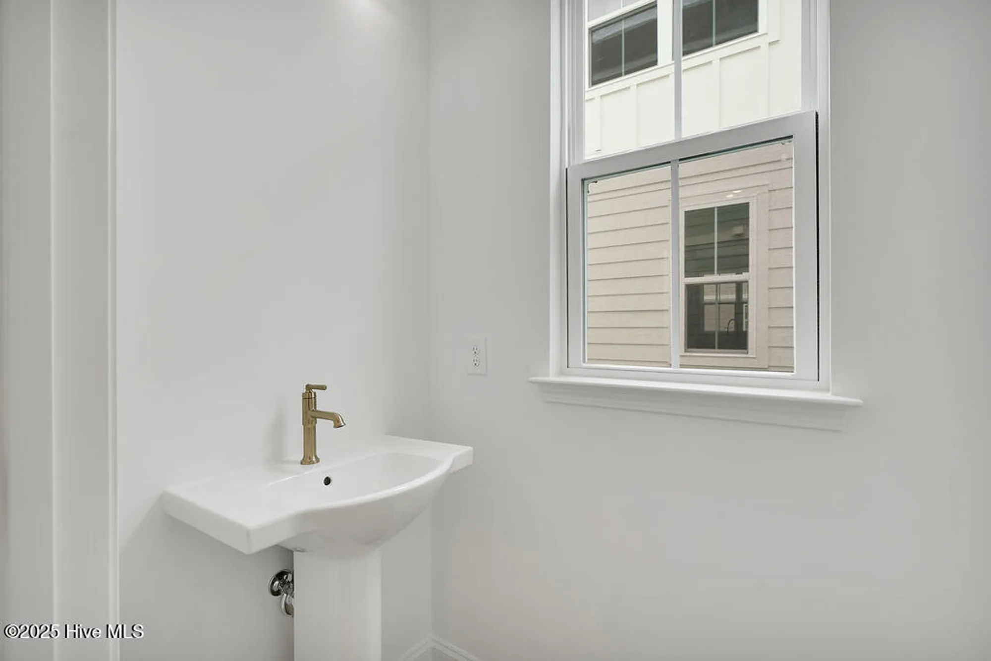 Property Slideshow image 13 of 29 | 409 starship run, Wilmington, NC, 28412