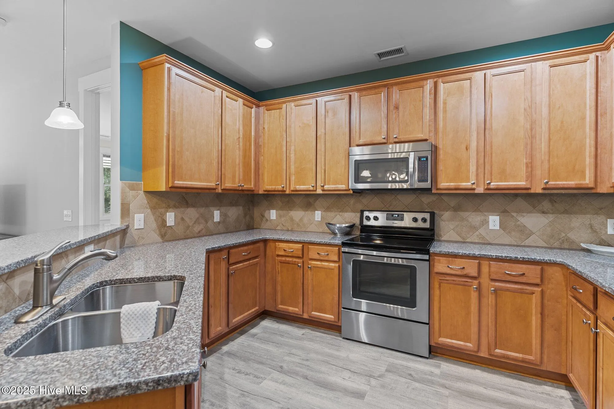 Property Slideshow image 13 of 79 | 2537 st james dr apt 102, Southport, NC, 28461