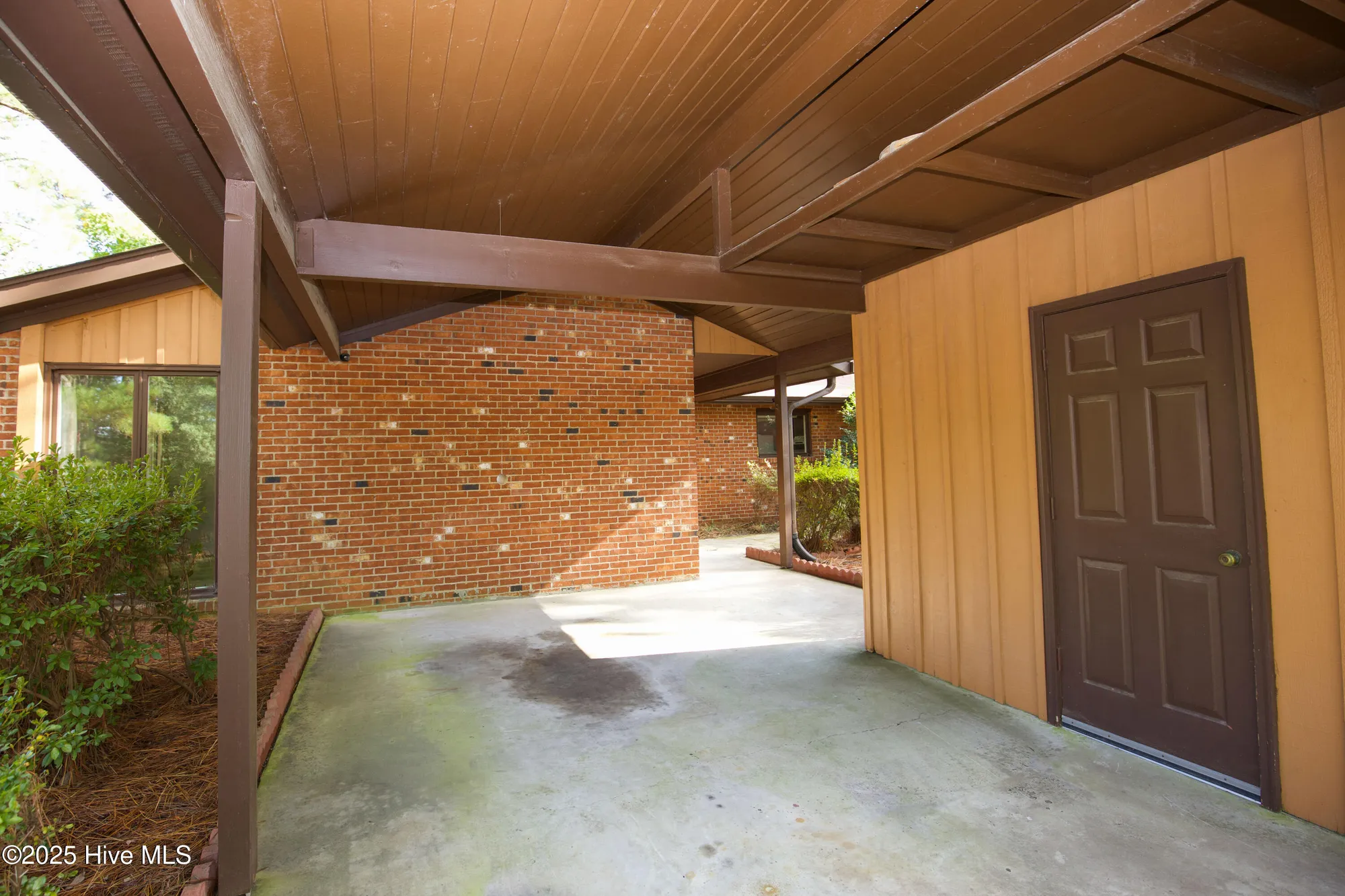 Property Slideshow image 3 of 33 | 414 teakwood ln, Southern Pines, NC, 28387