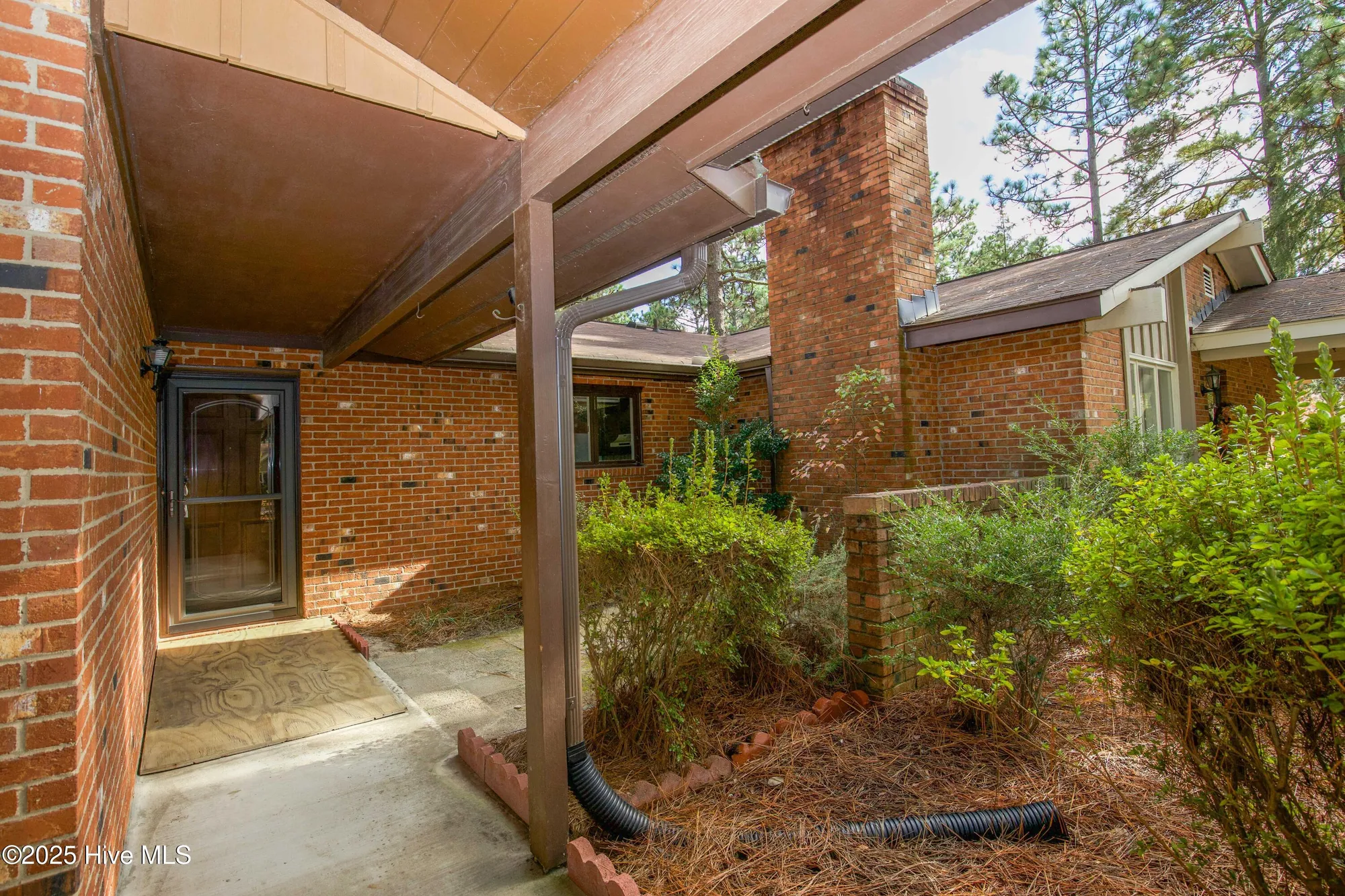 Property Slideshow image 4 of 33 | 414 teakwood ln, Southern Pines, NC, 28387